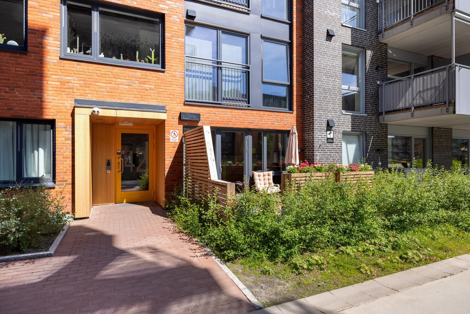 Fasaden på sommerstid Galleribilde