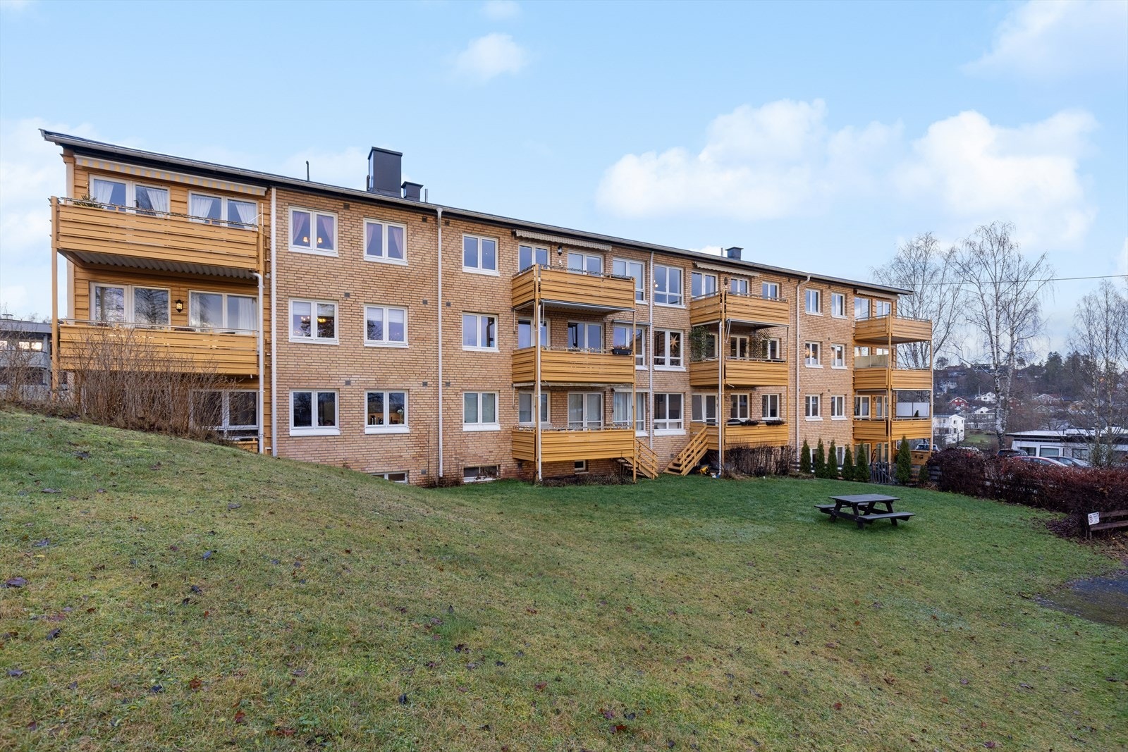 Eiendommen har et stort og fint felles uteområde. Galleribilde