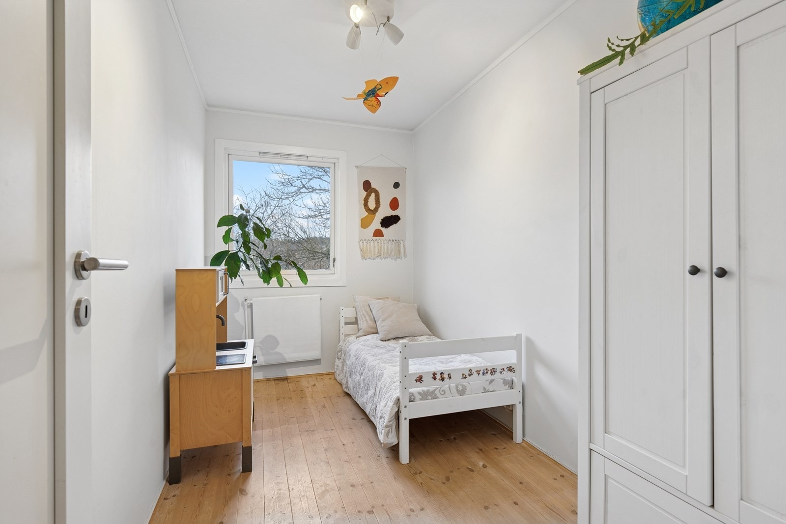 De to øvrige soverommene passer utmerket som barnerom, kontor eller gjesterom. Galleribilde