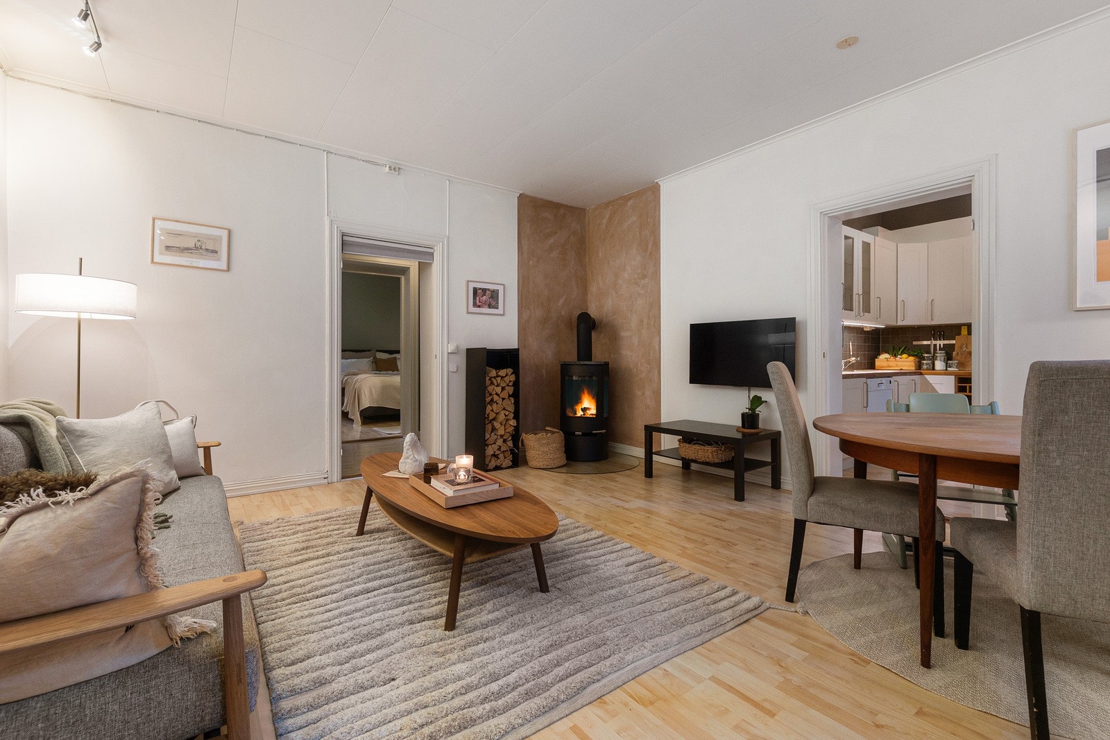 Leiligheten er svært romslig og har en god planløsning med stor stue og romslig separat kjøkken. Galleribilde