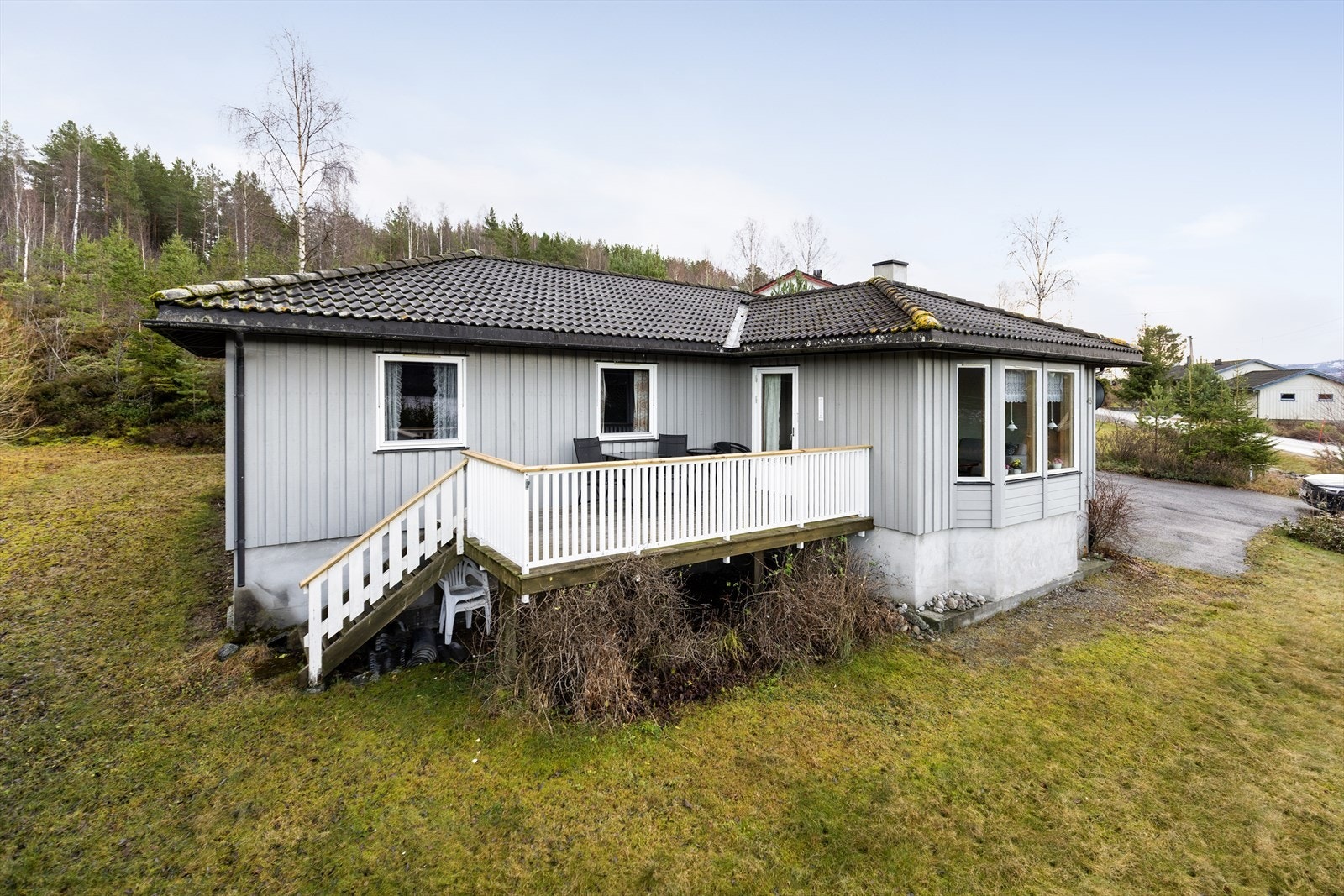 Eiendommen ligger fint og sentralt ved Kyrkjebygda i Nissedal. Galleribilde