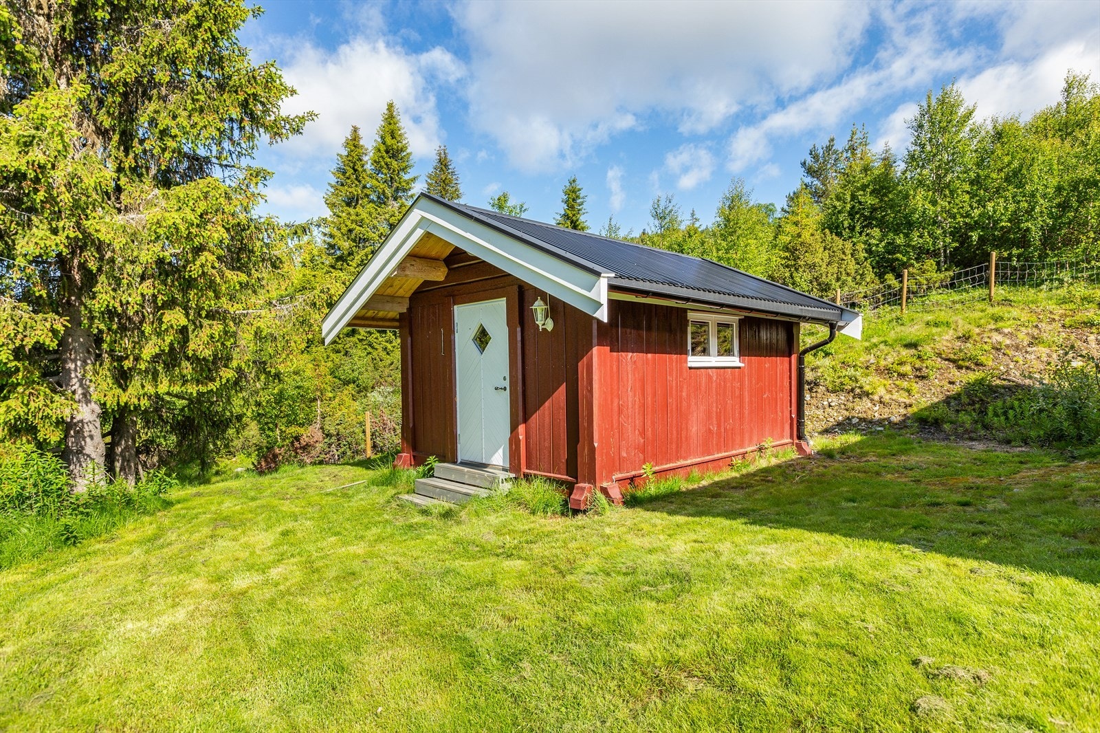 Uisolert uthus med stavlaft stil. Galleribilde