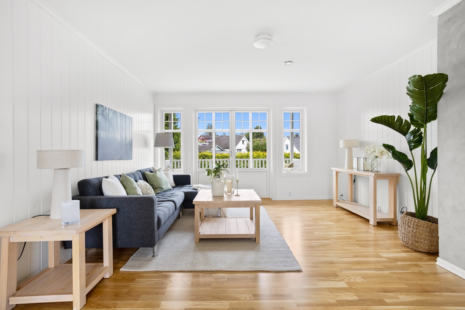 Stue i andre etasje med utgang til balkong - perfekt for avslapning. Galleribilde