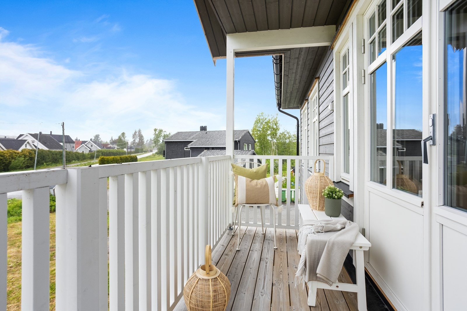 Balkongen er også overbygd, og kan nytes selv om været ikke er perfekt. Galleribilde