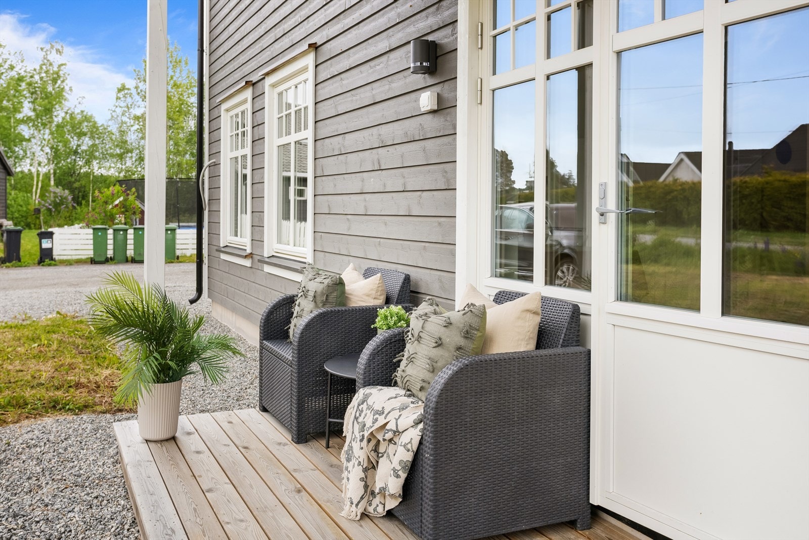 Eiendommen byr på fine muligheter for å utvide terrassen til ønsket størrelse. Galleribilde