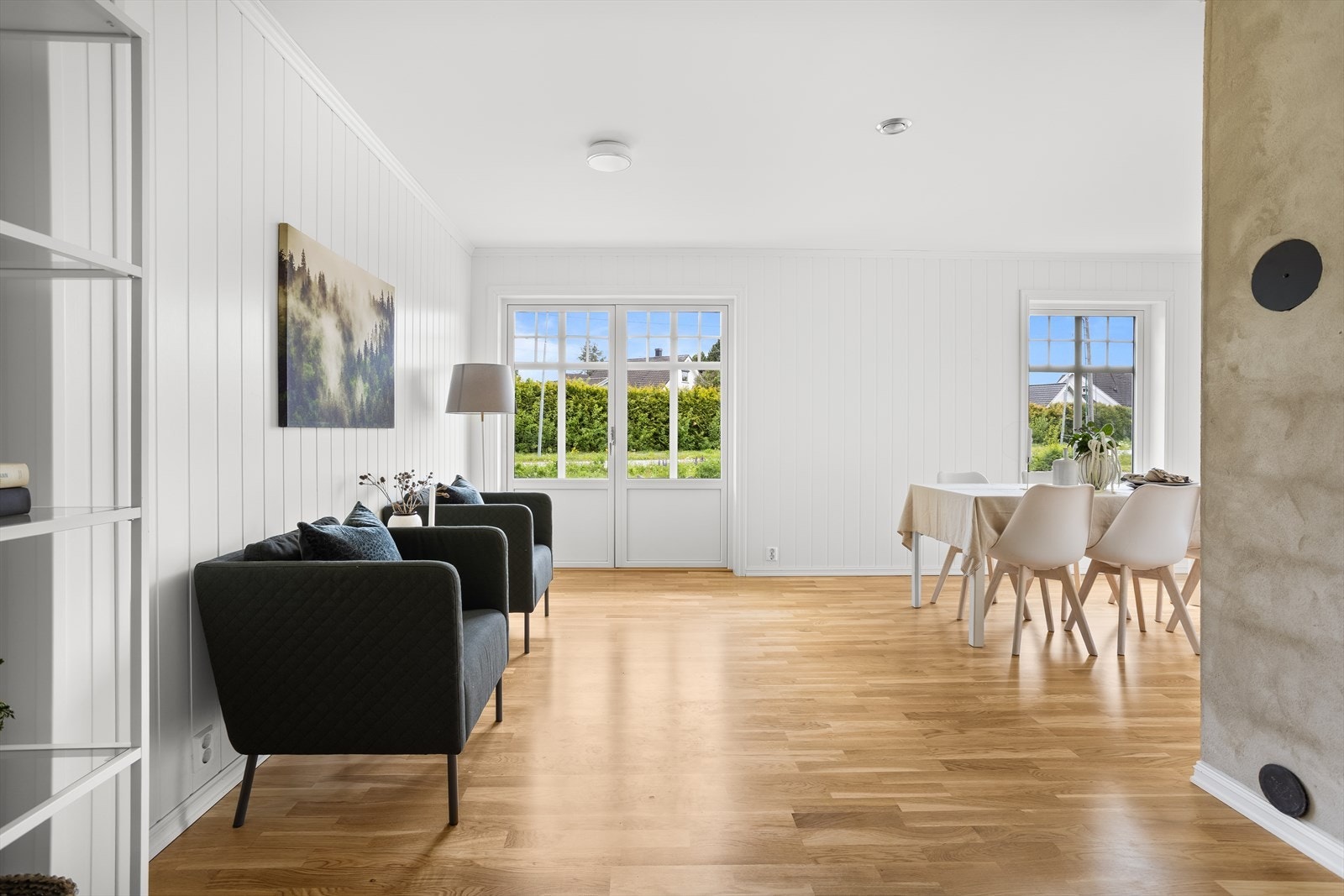 I tillegg til vannbåren varme i gulvene er det montert pipeløp hvor man kan sette inn peis ved ønske. Galleribilde