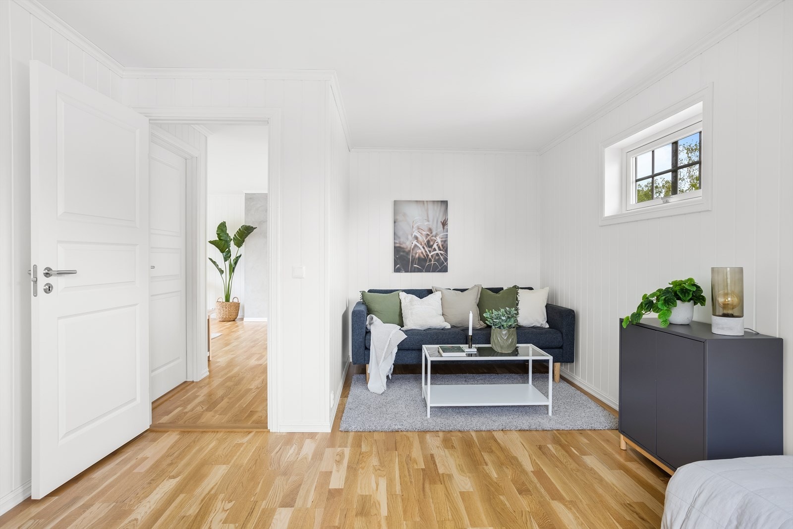 Ekstra stue i andre etasje gir plass til TV-krok eller barneområde. Galleribilde