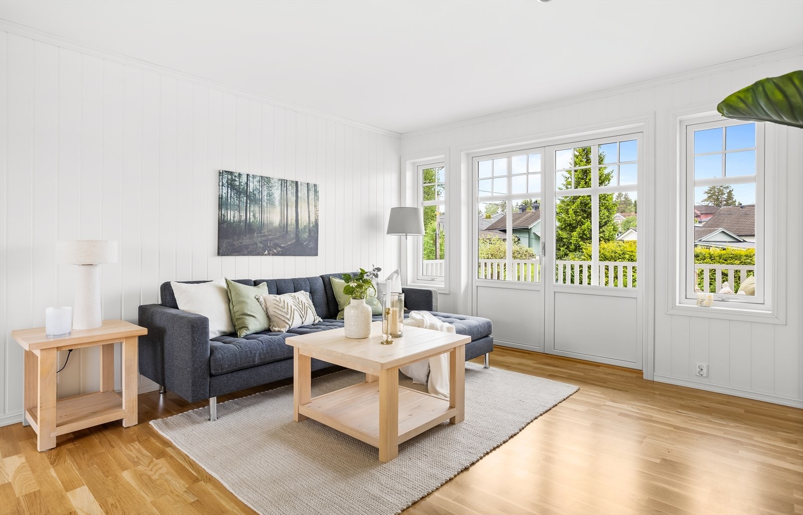 Stuen i 2. etasje er romslig og praktisk. Denne kan egne seg godt tv-stue, lekestue eller lignende. Galleribilde