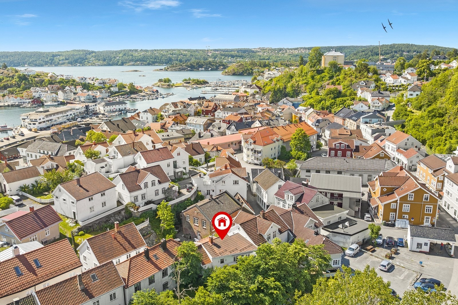 Fra huset er det kun noen minutters gange ned til Kragerø sentrum Galleribilde