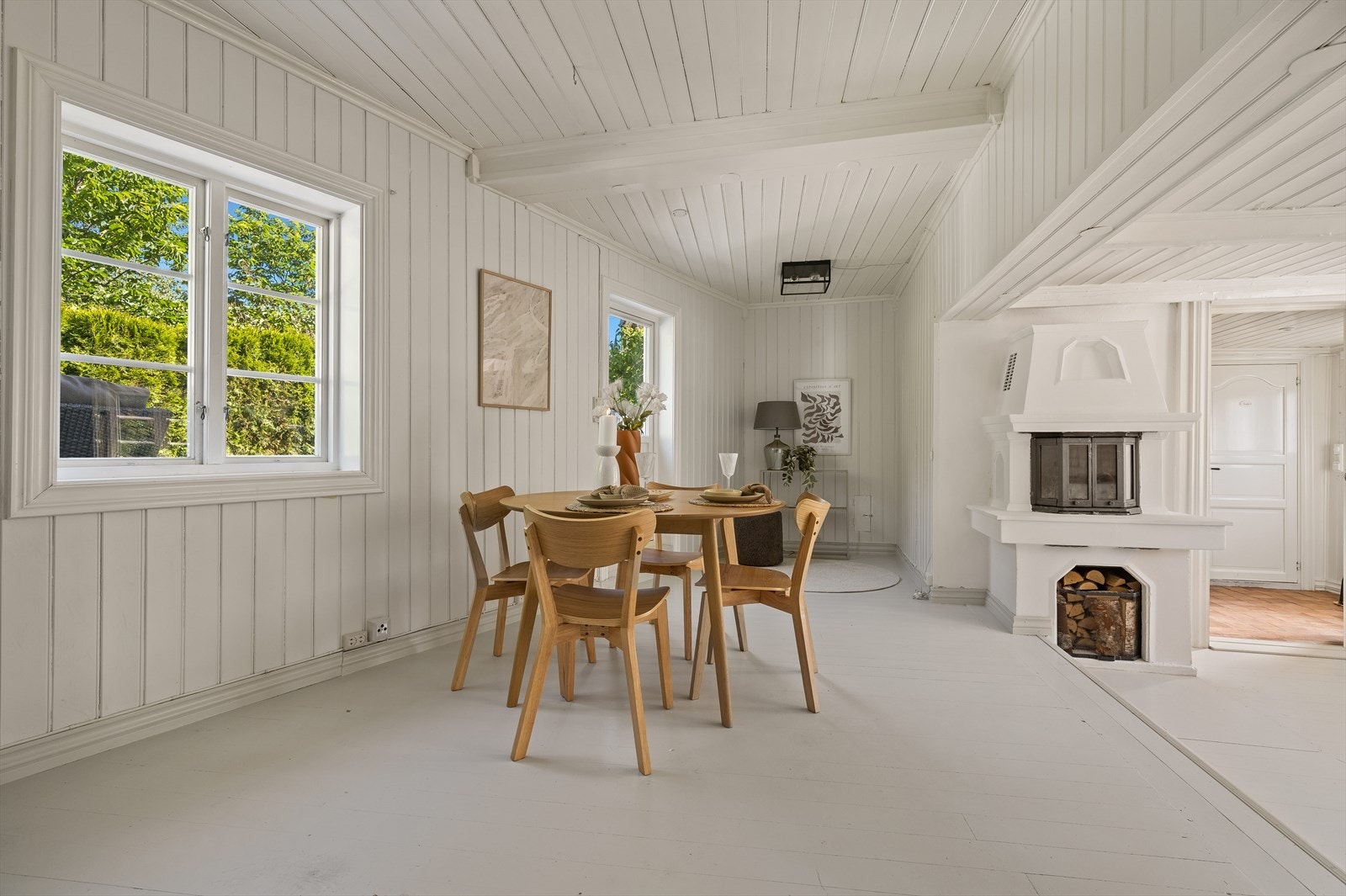 Fra stuen er det direkte utgang til privat uteplass Galleribilde