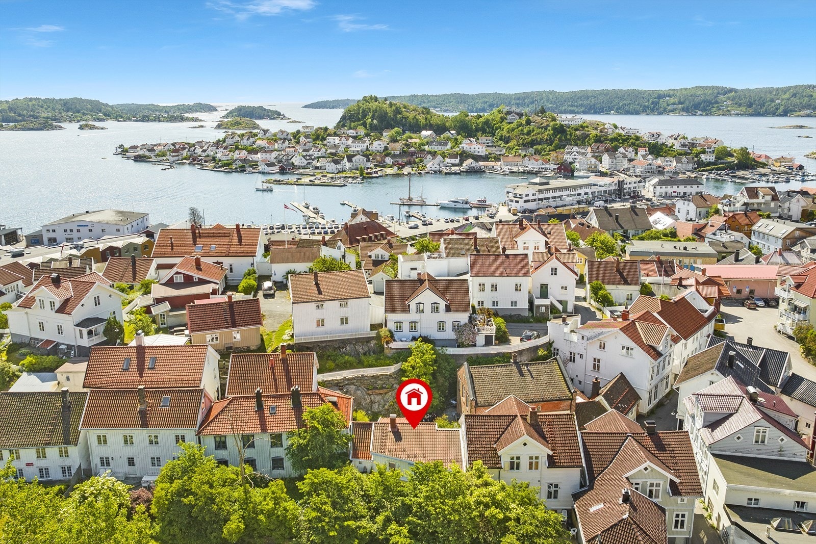 Dette er et eldre boligområde med sjarmerende, trange gater og hovedsakelig eldre trehusbebyggelse Galleribilde