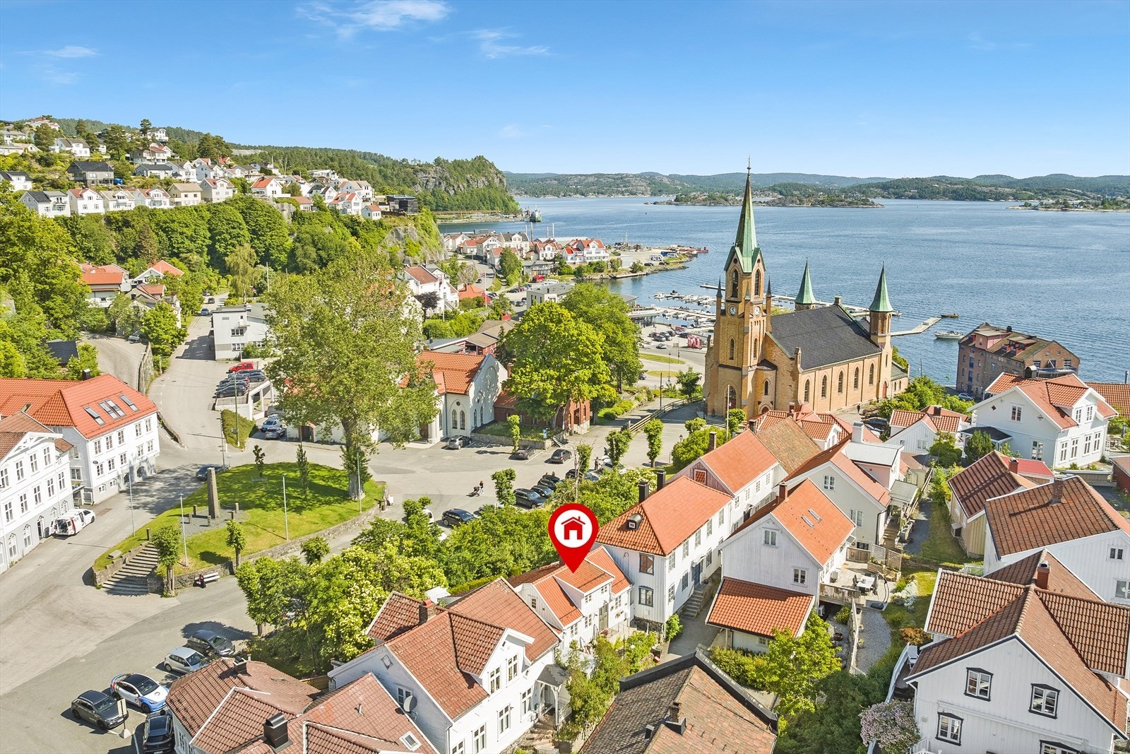 Sjarmerende, sentrumsnær enebolig med usjenert uteplass Galleribilde