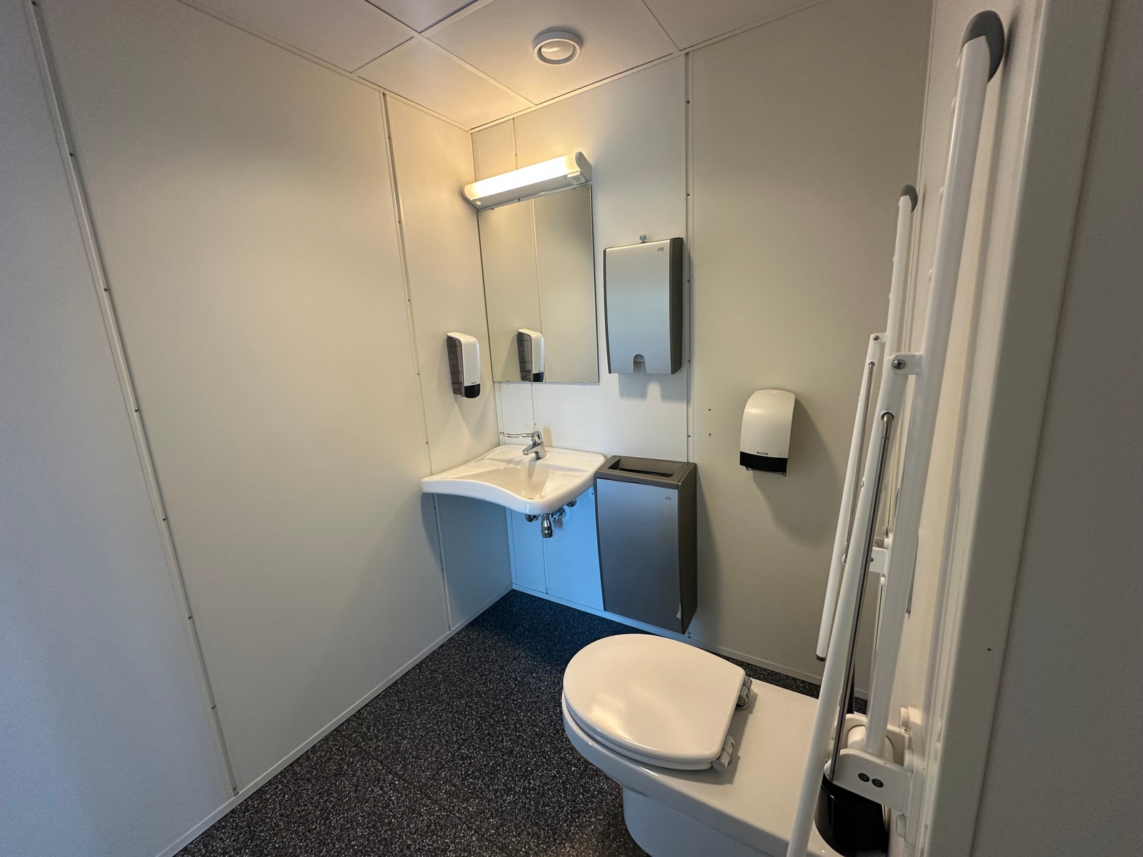 Lokalene har to toaletter, der et av disse er HC-toalett. Galleribilde