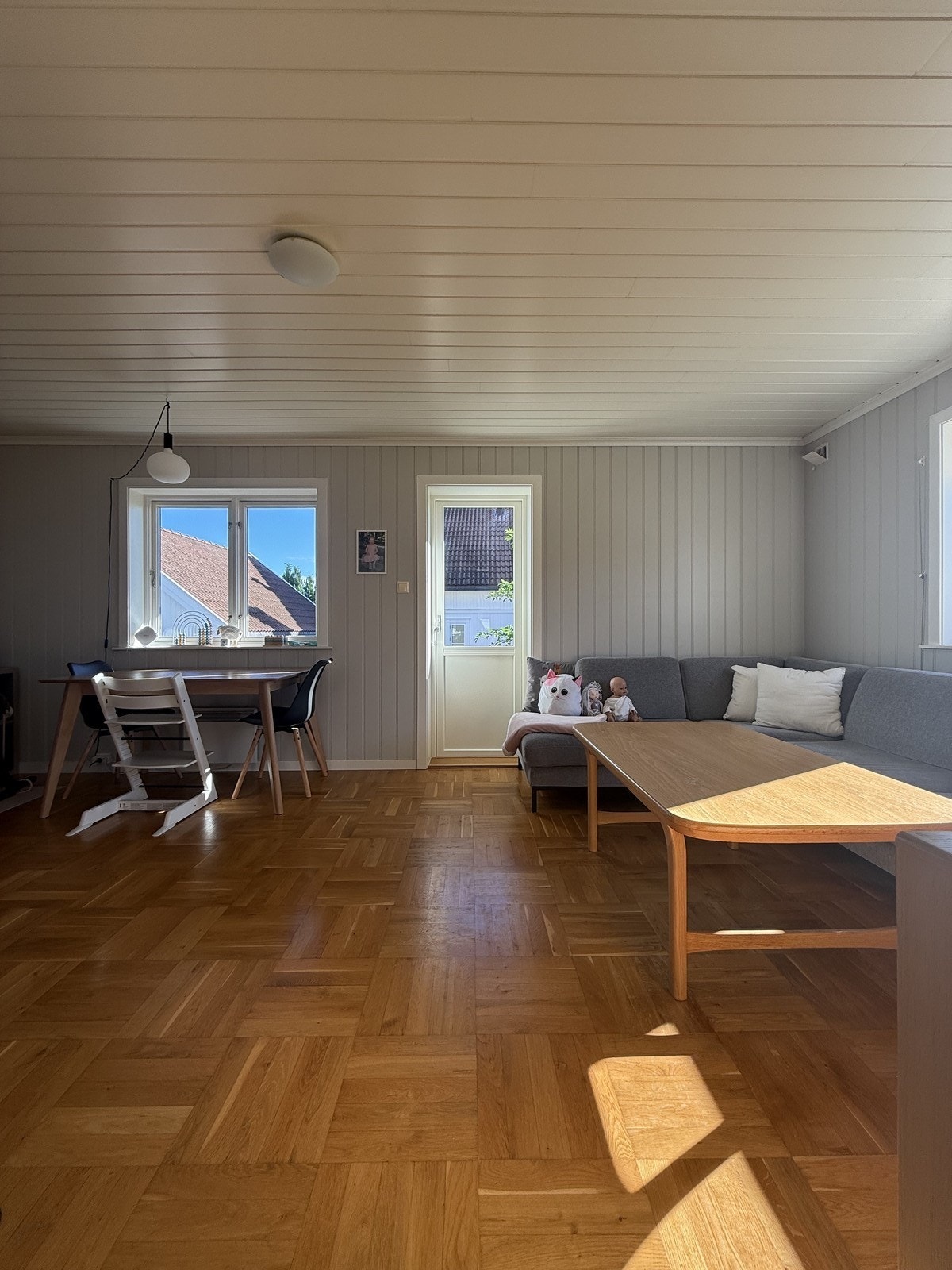 Stue og spisestue med direkte utgang til terasse! Galleribilde