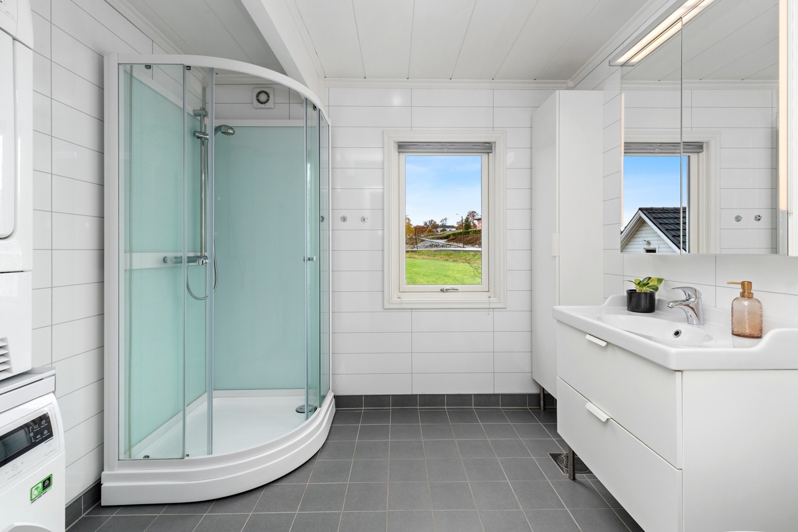 Flislagt bad med varme i gulv. Galleribilde