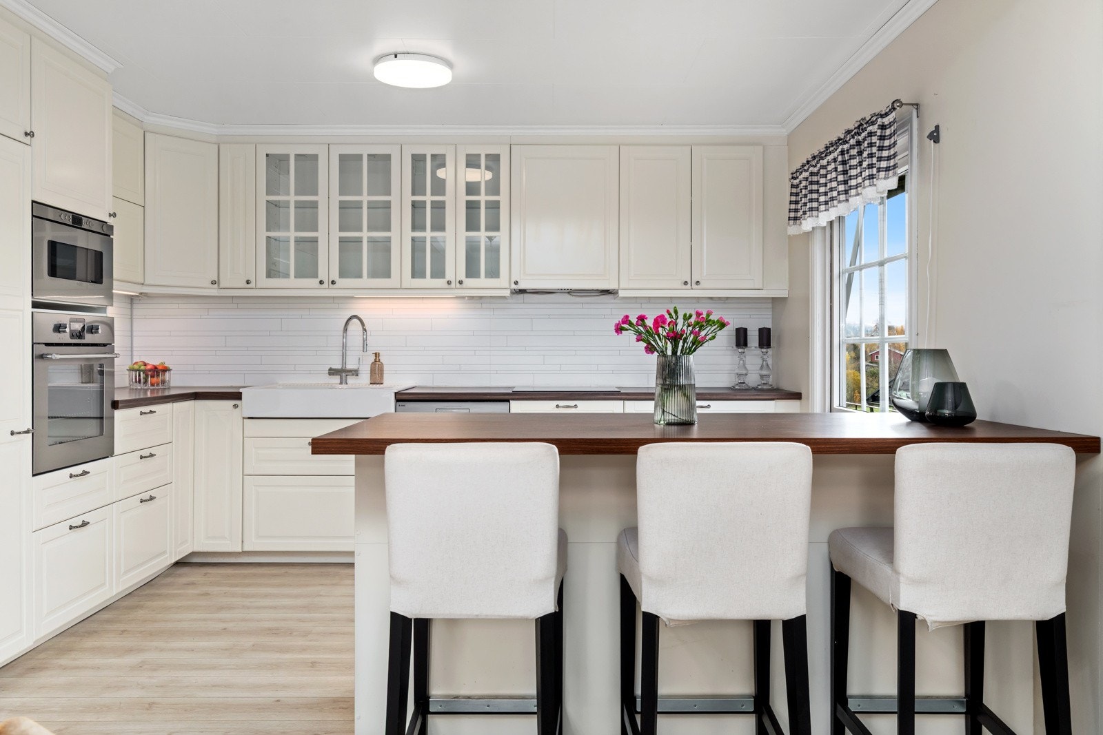 Kjøkkenet er fra 2015. Kjøkkenet er både moderne og stilrent. Galleribilde