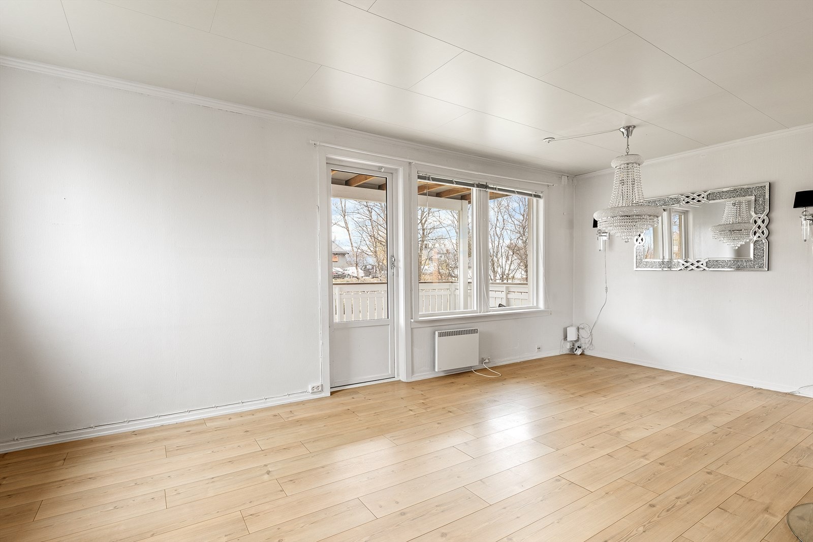 Utgang til balkong fra stuen Galleribilde