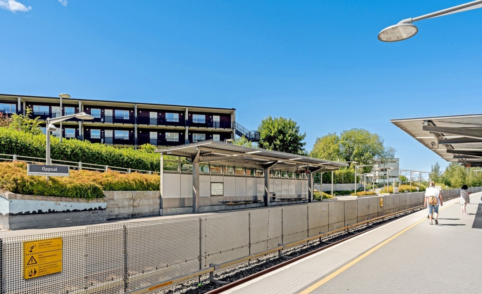 Ca. 15 minutter gange til Oppsal T-banestasjon. Galleribilde