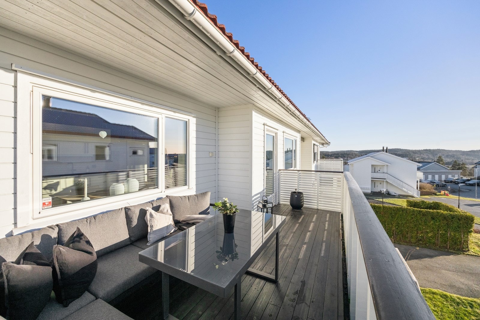 Det er god plass til trivelig utemøblement og grill på balkongen. Galleribilde