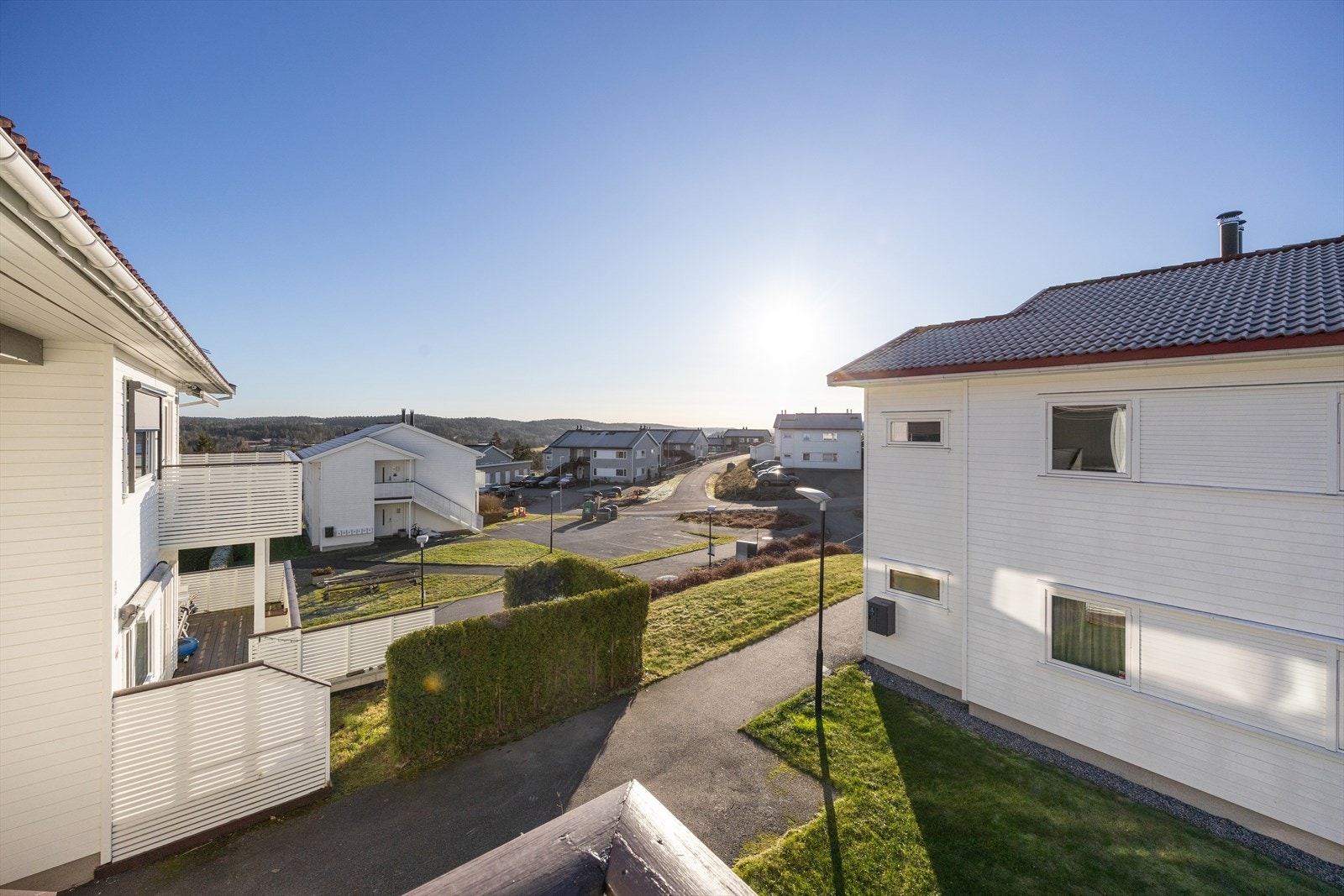 Her kan du nyte gode solforhold med en trivelig utsikt ut over nærområdet. Galleribilde