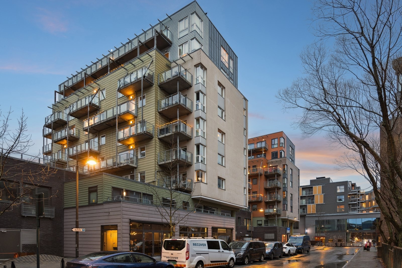 Utbyggingen på Nedre Elvehavn er en naturlig utvidelse av sentrum, hvor du bor sentralt med gangavstand til alt bylivet inneholder - shopping, uteliv, trening, skole, barnehage, turområder og andre viktige fasiliteter. Galleribilde