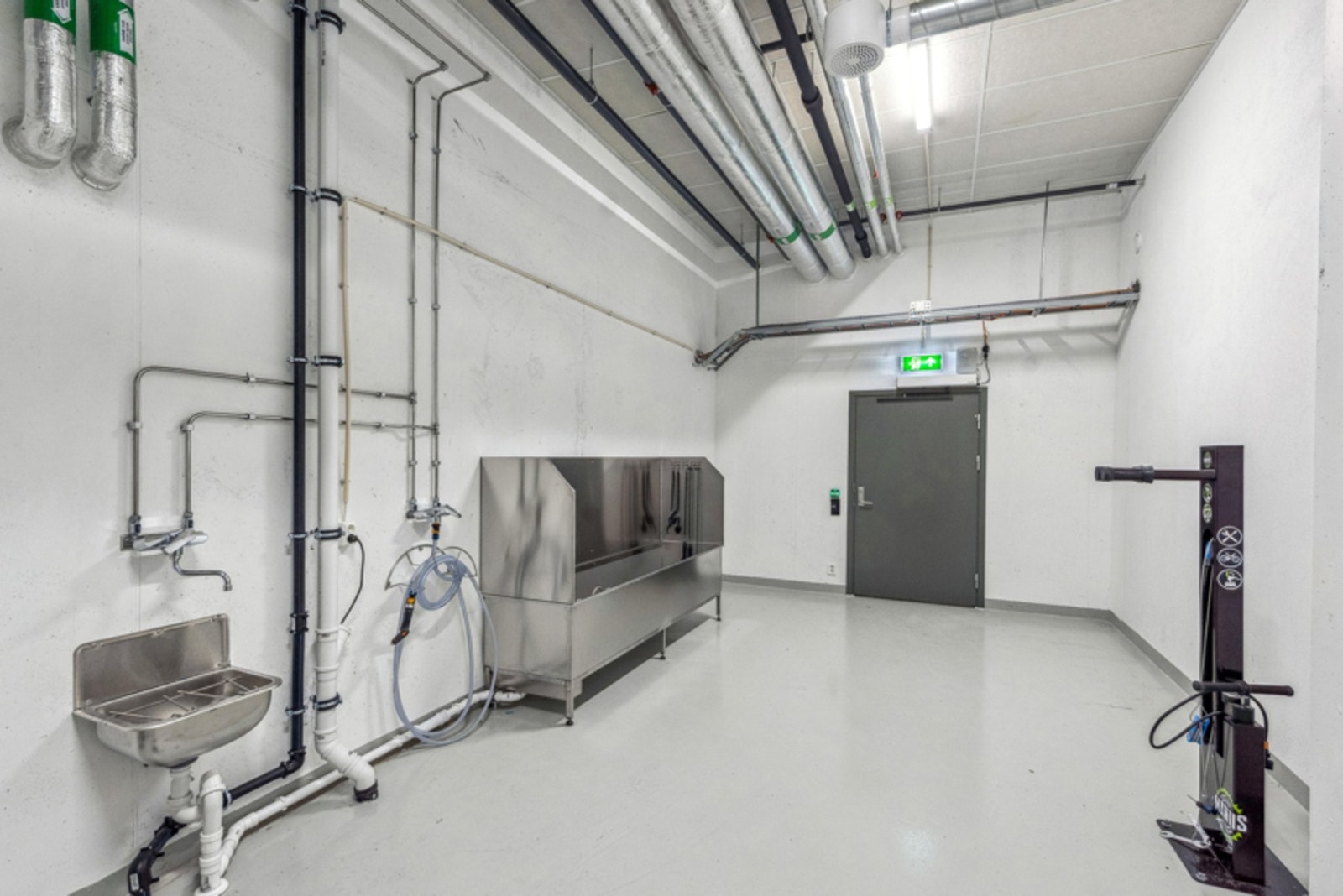 Borettsalget har felles sykkelverksted med egen vaskekum for sykkel Galleribilde