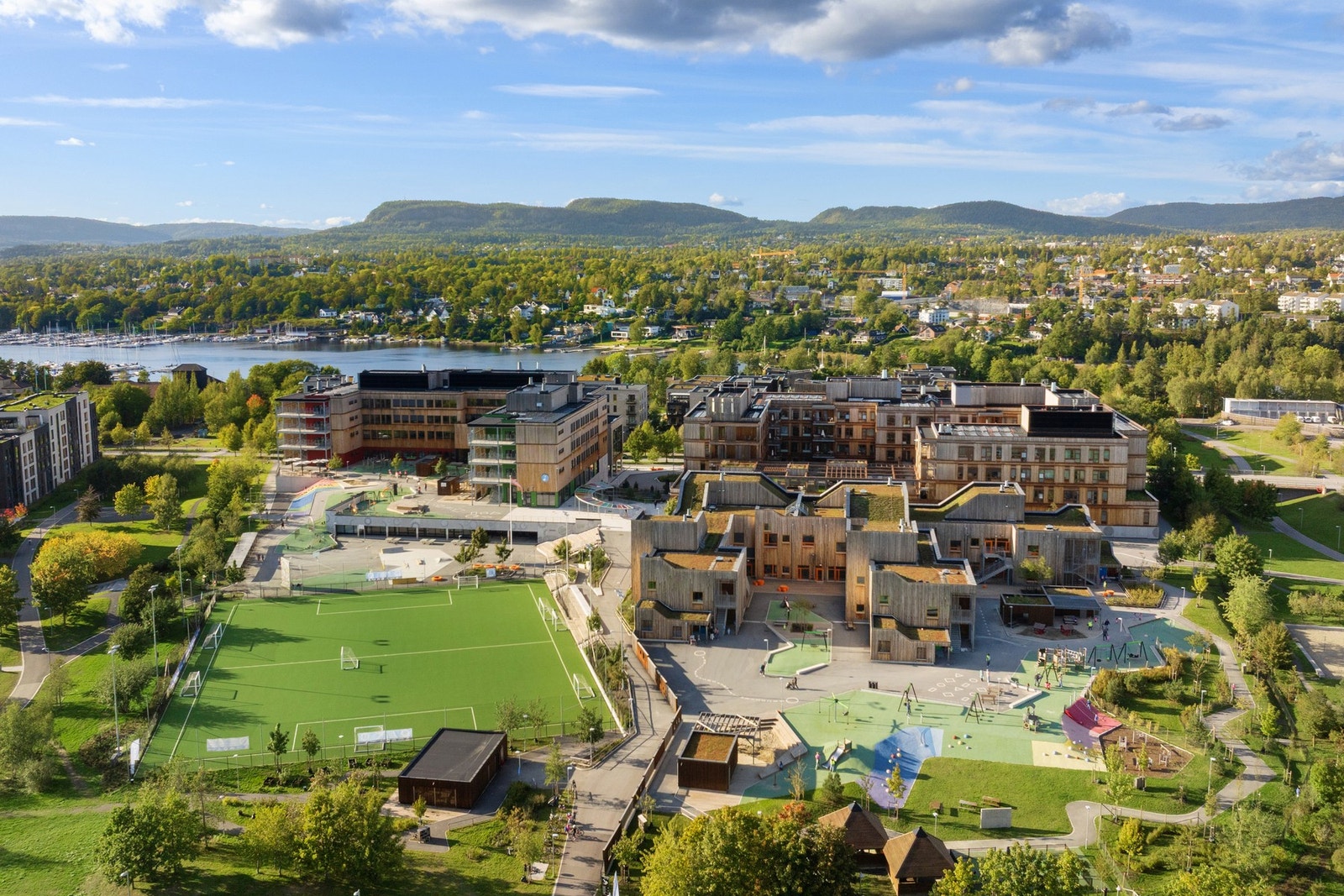 Rett ved ligger også Treklang - med barnehage, barneskole og eldresenter Galleribilde