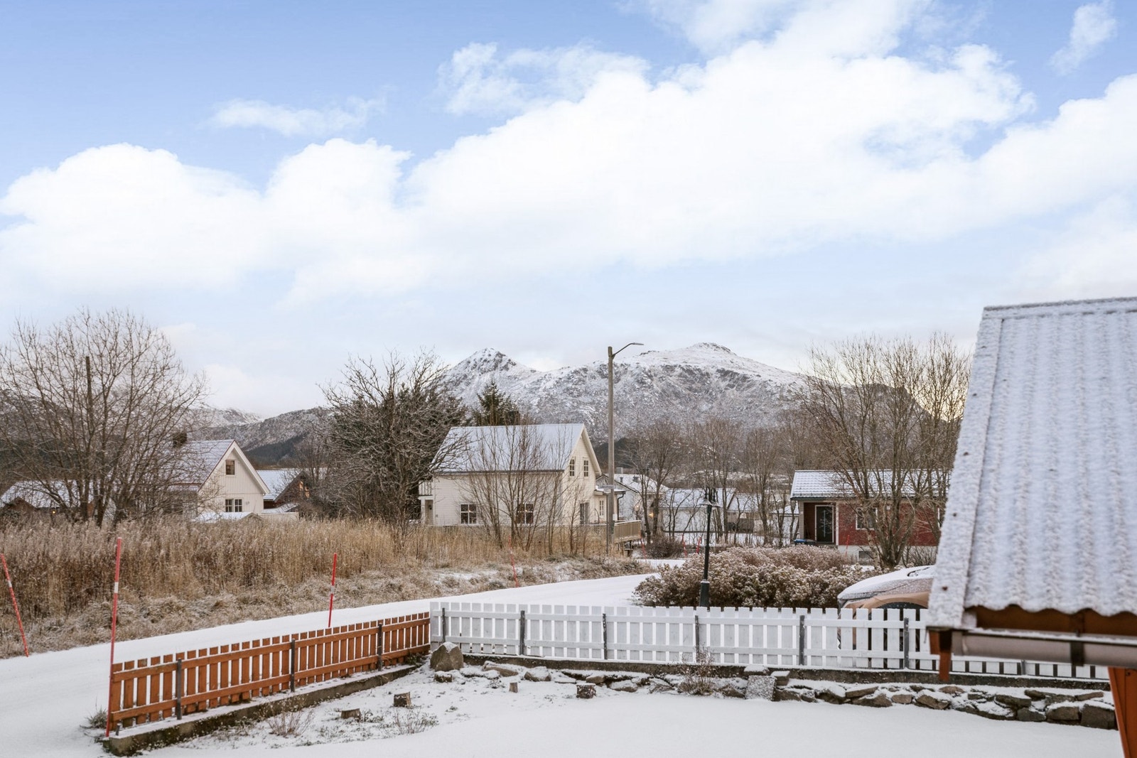 Fin utsikt mot Lofotfjellene. Galleribilde