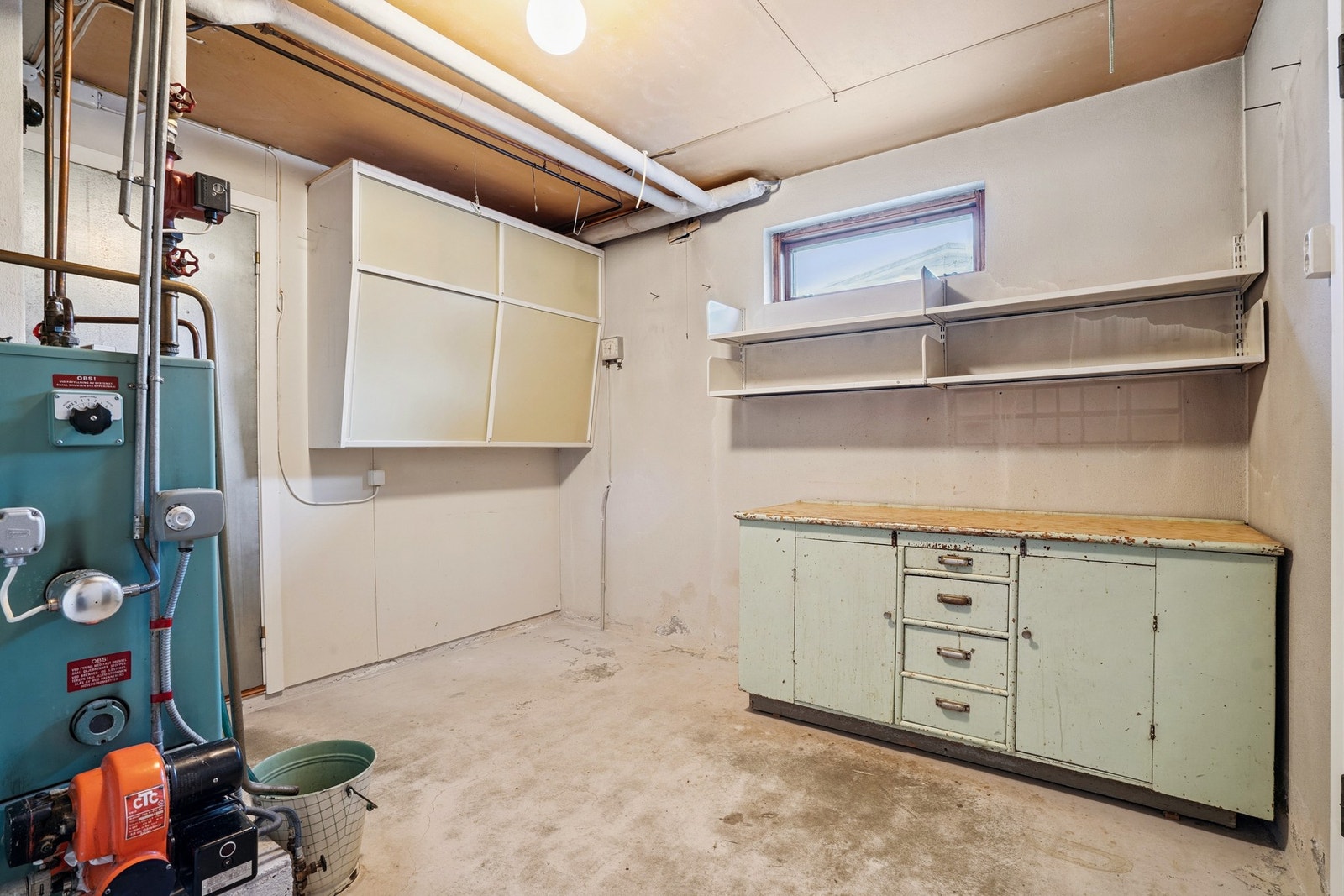 Bod med varmekjele for sentralvarme/varmt vann. Galleribilde