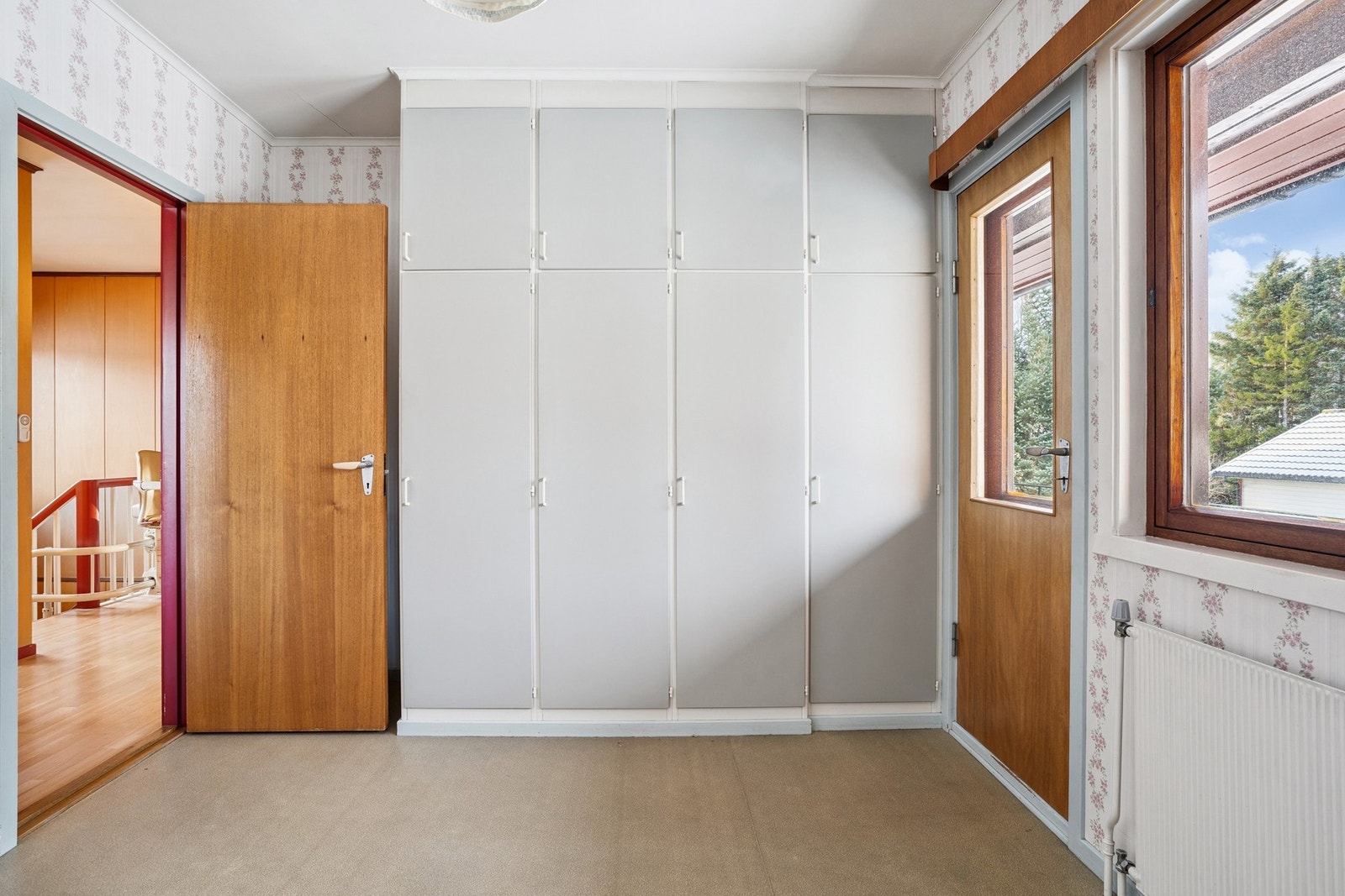 Soverom 1 med plassbygd skap. Galleribilde