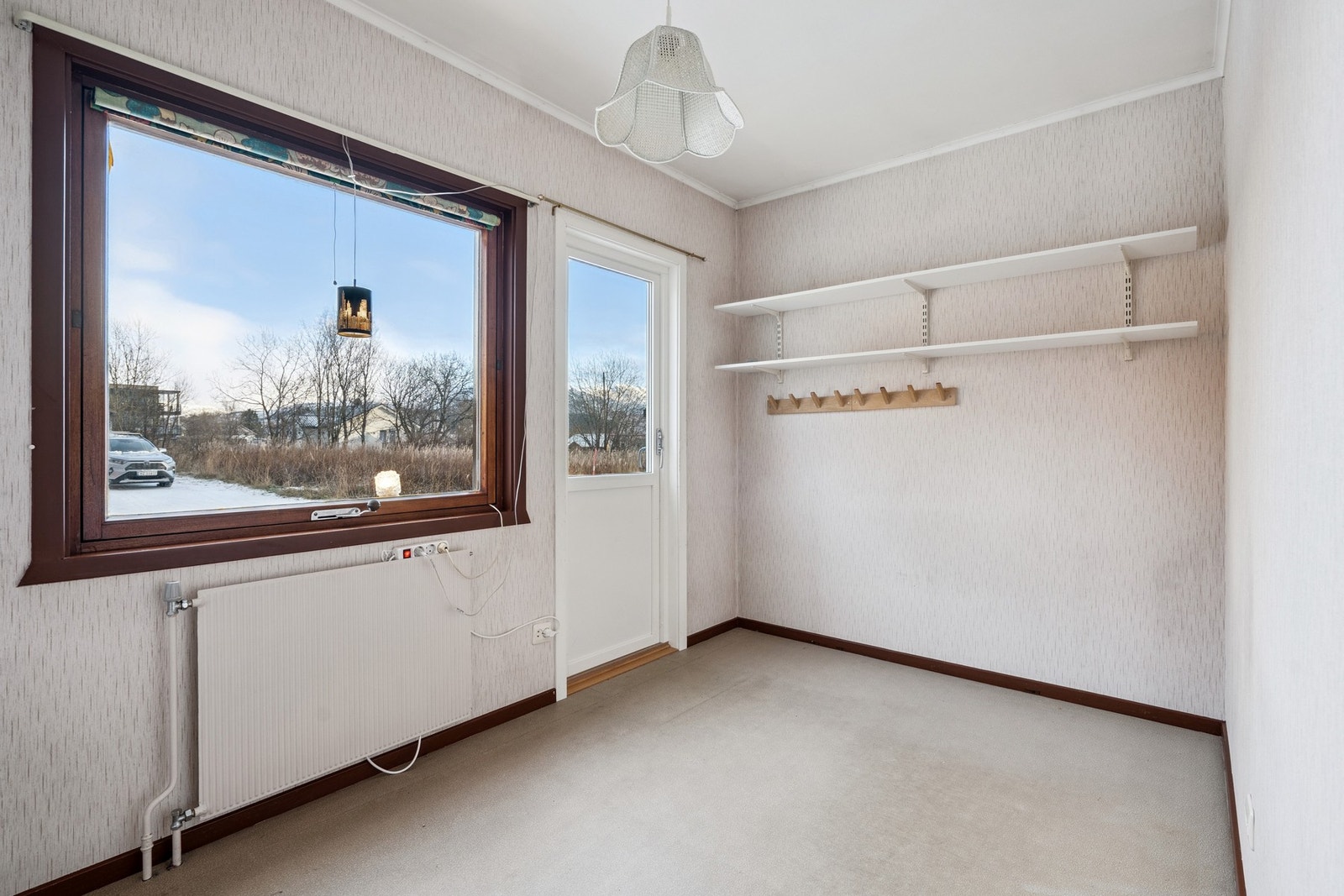 Tidligere soverom som er blitt omgjort til vindfang/entrè. Galleribilde