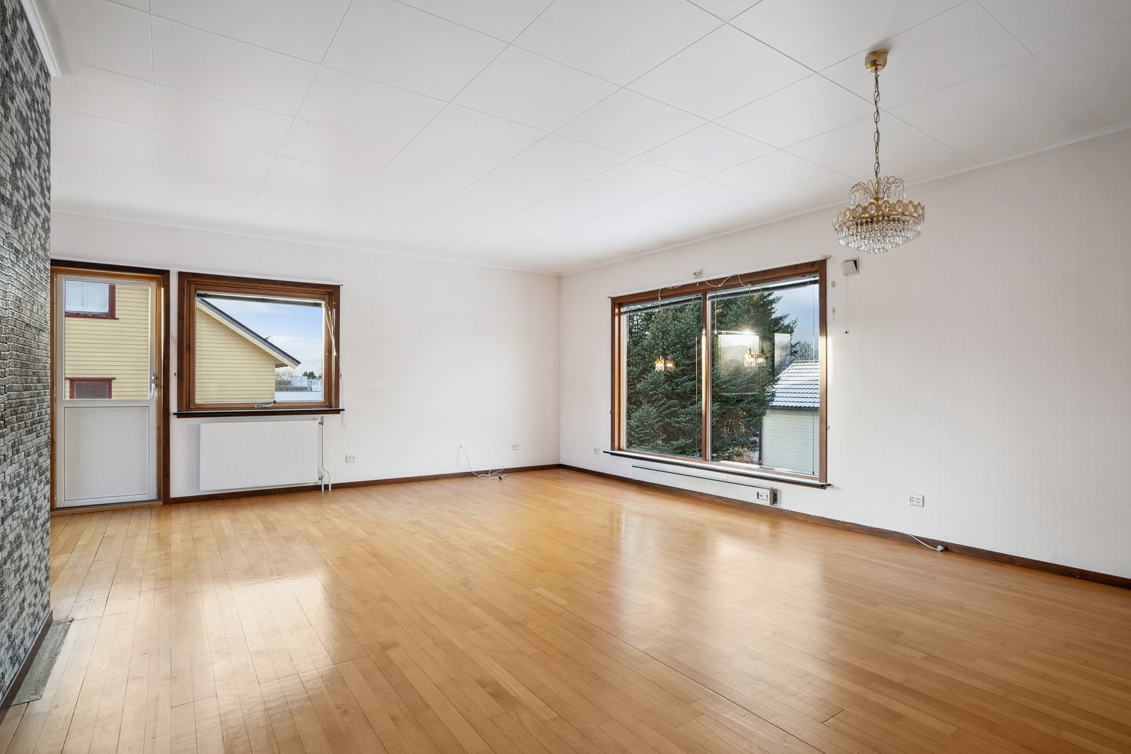 Oppvarming via varmepumpe og elektriske panelovner. Galleribilde