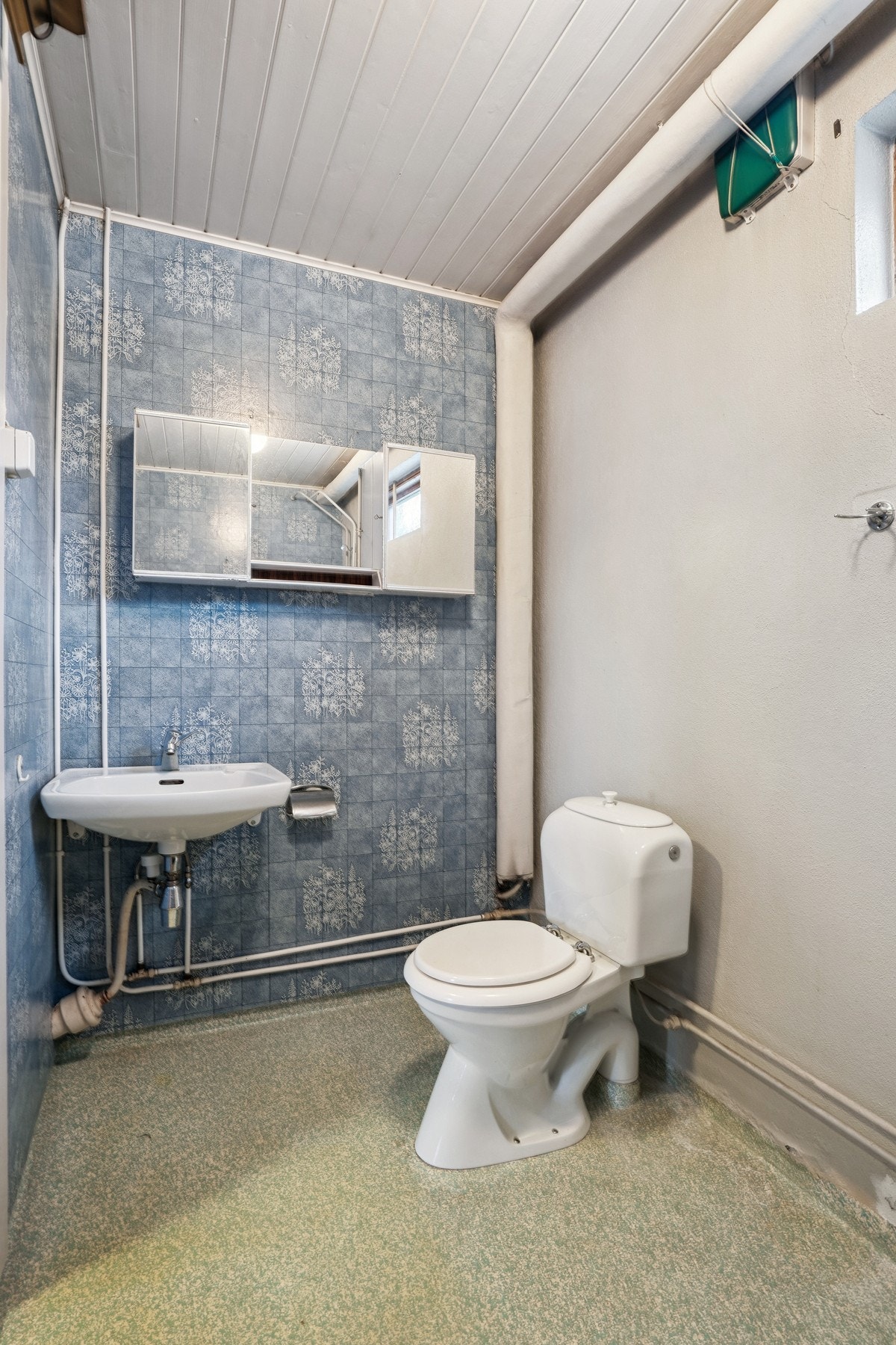 Eldre bad i underetasjen. Galleribilde