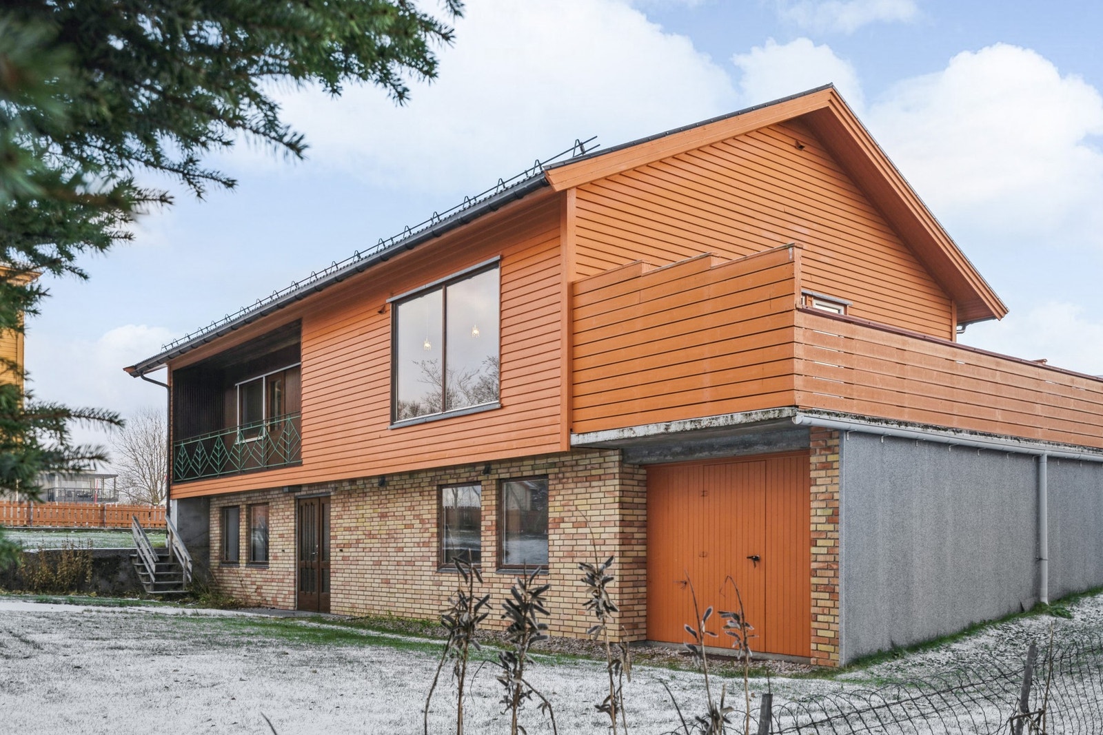 Velkommen til Leikarvollveien 2 - Presentert av EiendomsMegler1 Leknes. Foto: EFKT Galleribilde