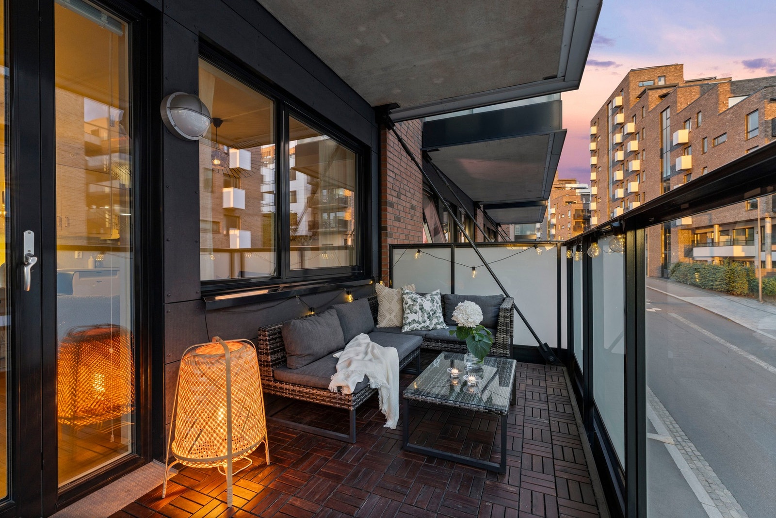 Balkongen er nydelig på sommerkvelder Galleribilde