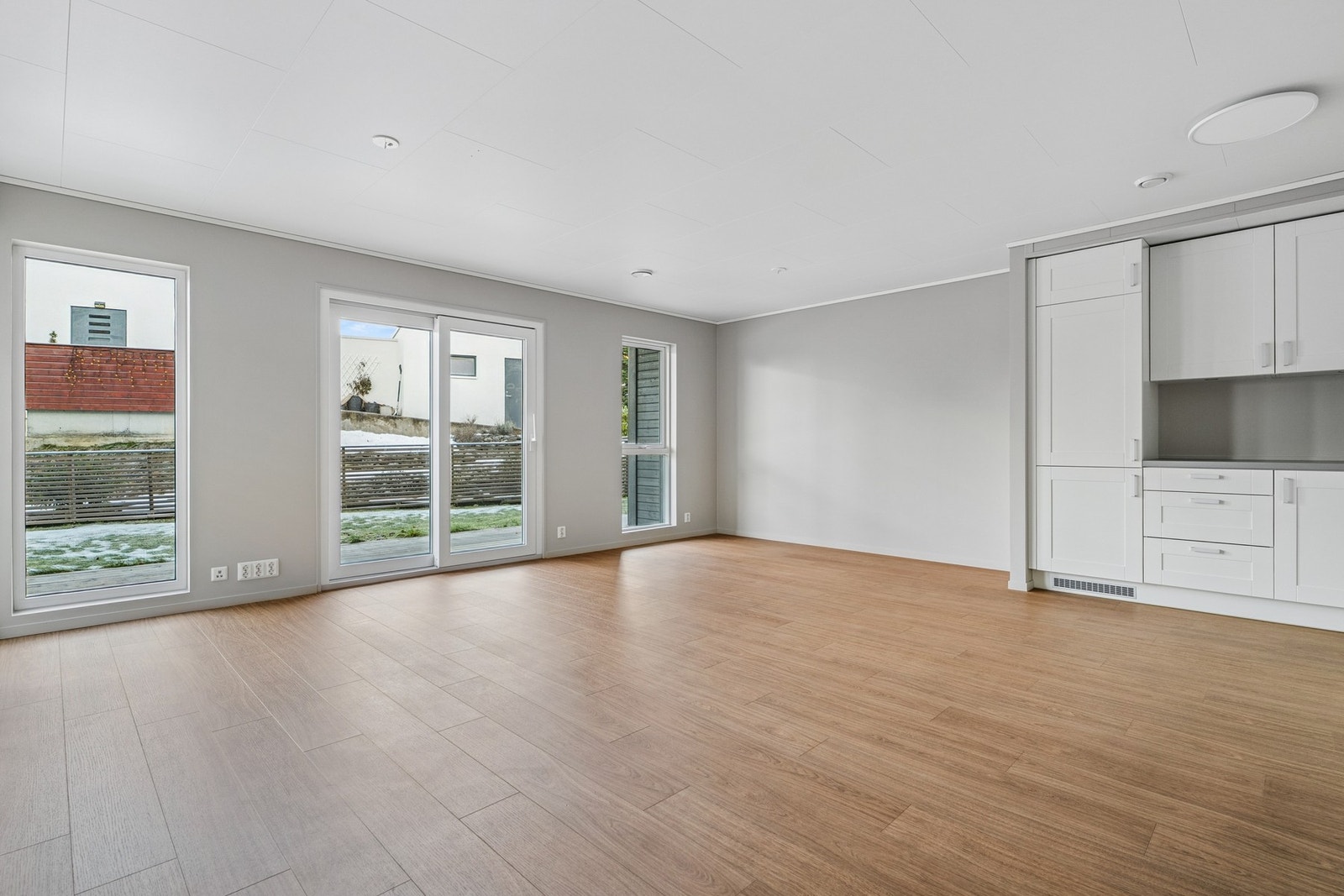 Den åpne løsningen mot kjøkkenet gir deg maks utnyttelse av arealet. Galleribilde