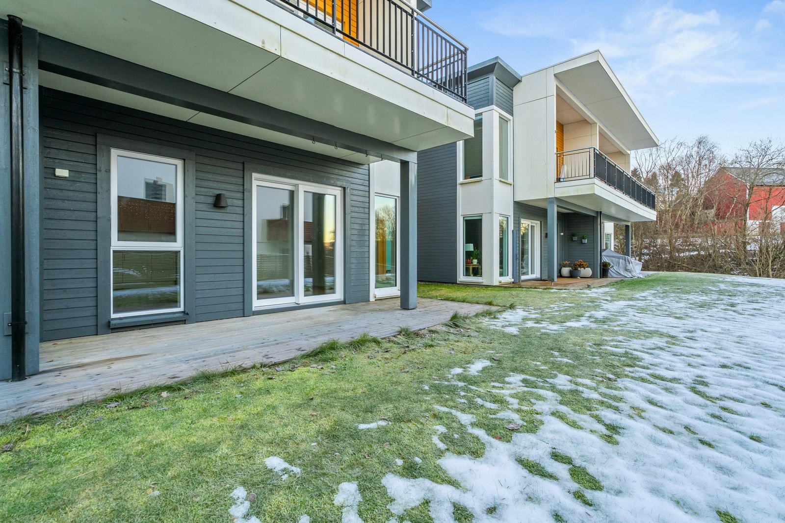 Du har godt med plass til forskjellig av utemøblement. Galleribilde