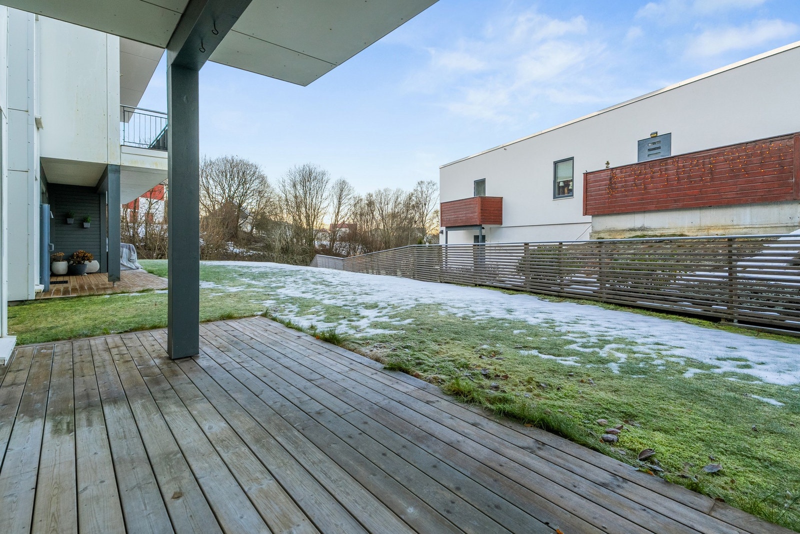 Fra stuen har du utgang til terrasse hvor du kan nyte sommerhalvåret. Galleribilde