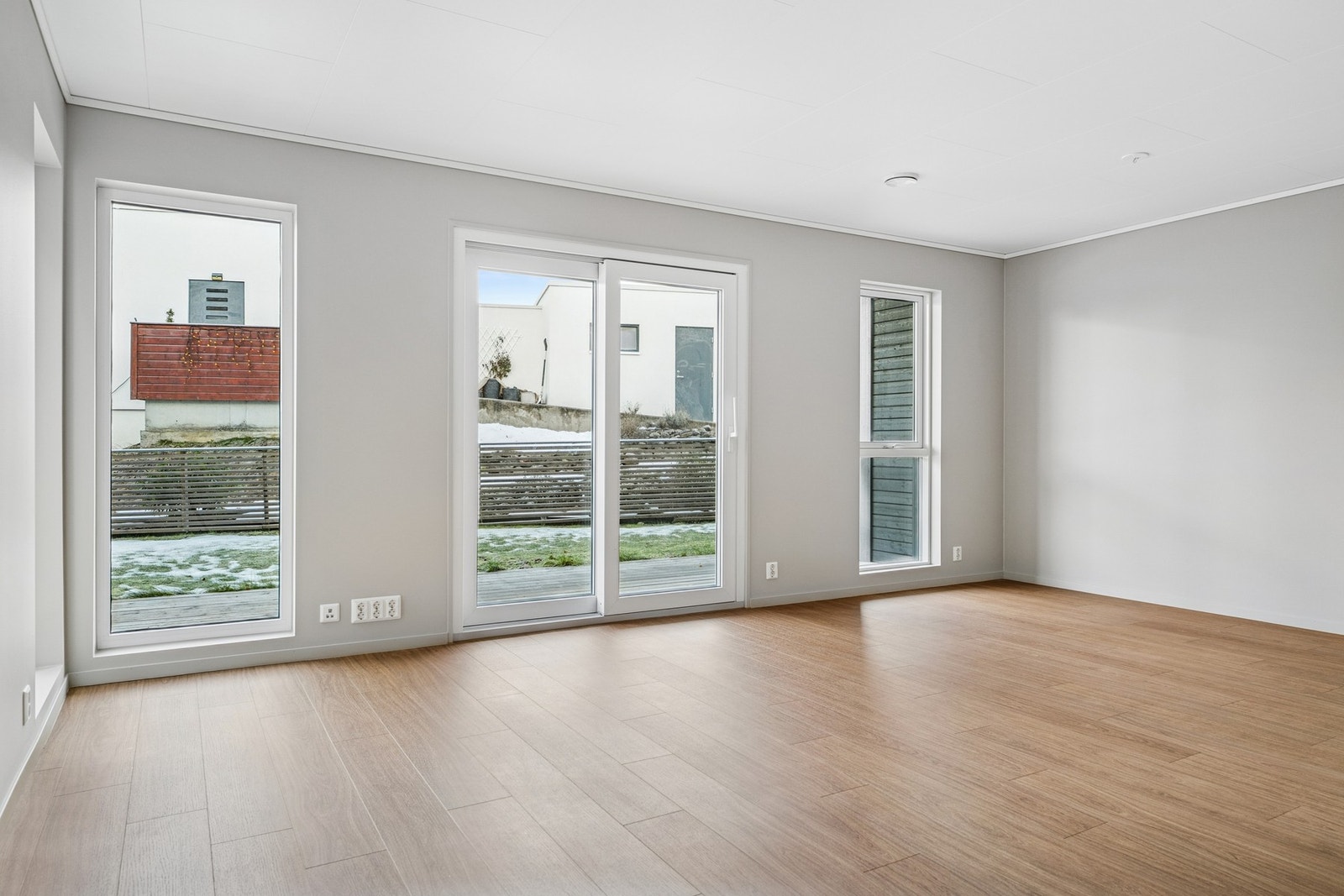 Stuen er romslig med god plass til diverse møblement. Galleribilde