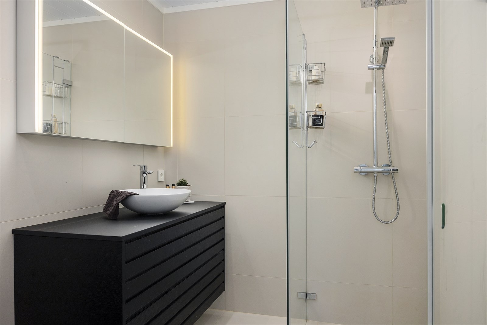 Fint baderom underetasje. Galleribilde