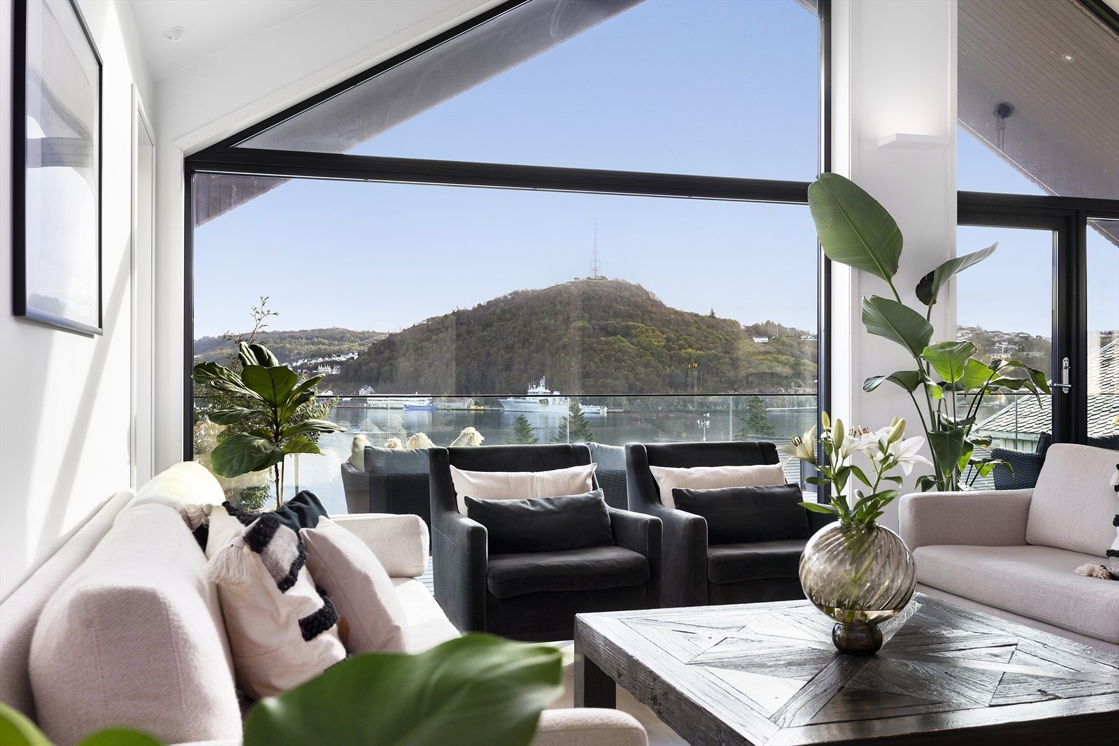 Stilig stue. Galleribilde