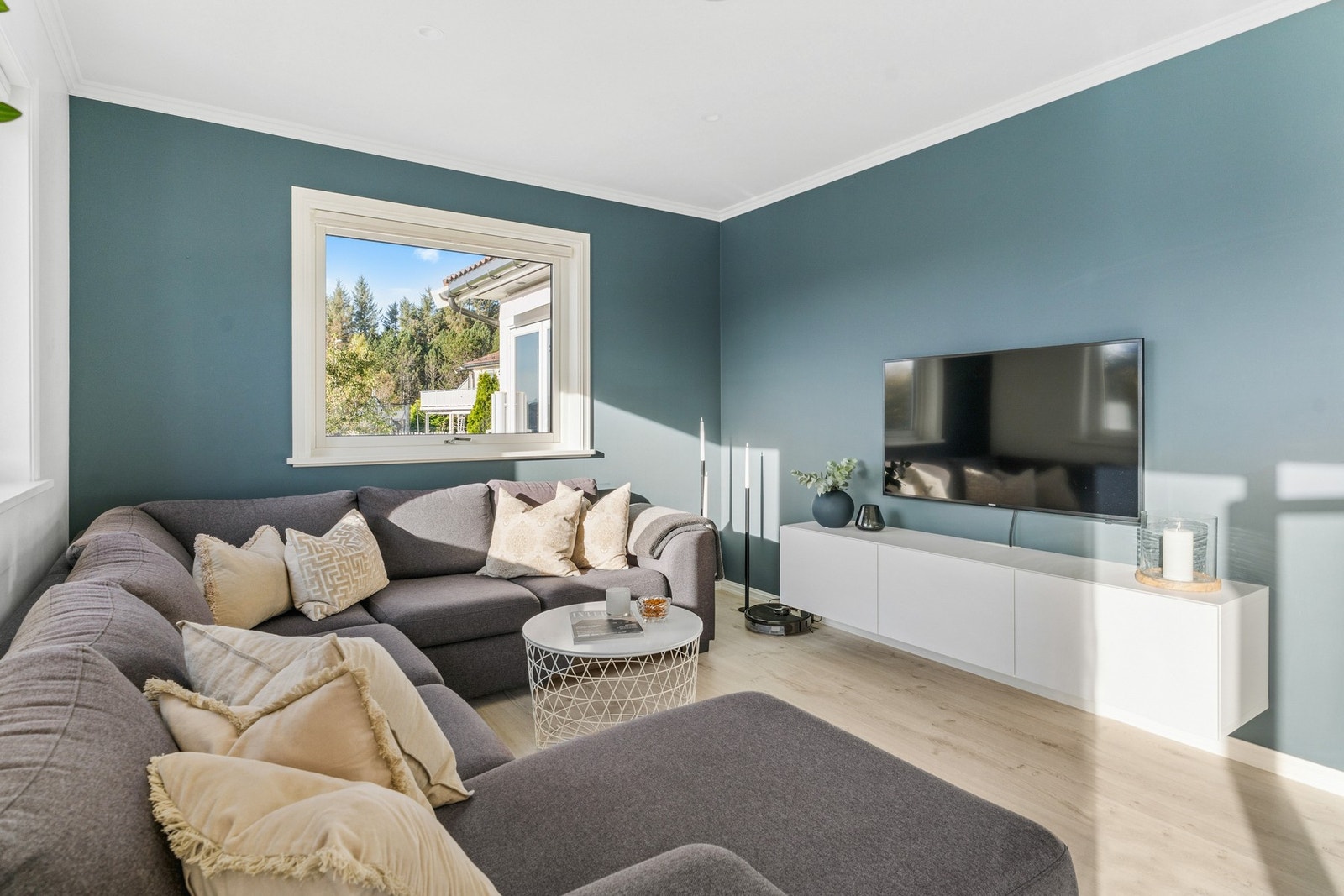 Dette arealet er på opprinnelige tegninger tegnet inn som soverom, her har du mulighet til å lage til et fjerde soverom. Galleribilde