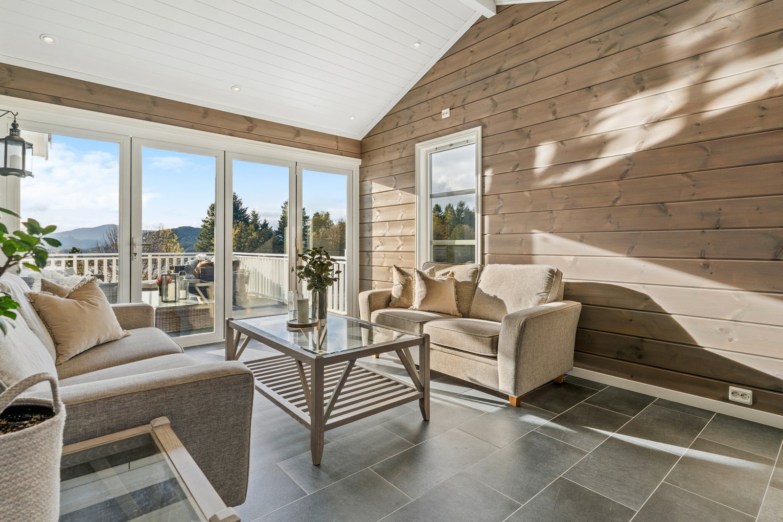 I denne kjekke vinterhagen kan du sitte året rundt. Galleribilde