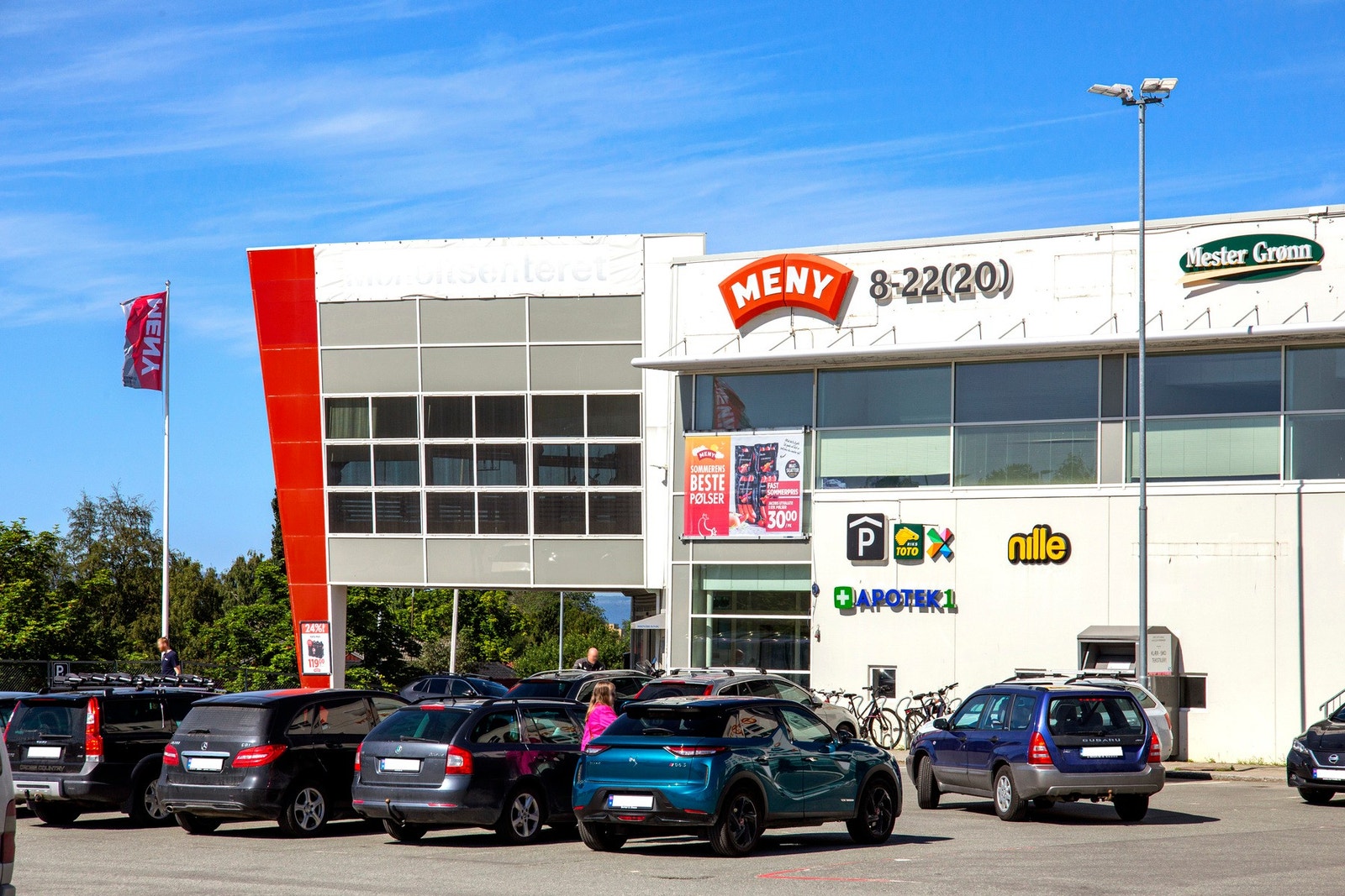 På Moholtsenteret finner du også apotek, blomsterbutikk og Meny Galleribilde