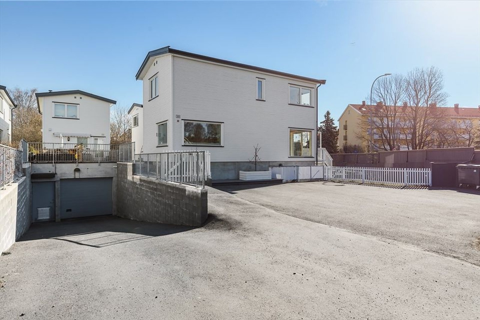 Fasade - Gode parkeringsmuligheter i gaten. Galleribilde