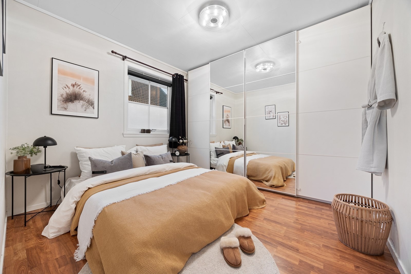 Leiligheten har to romslige soverom på hhv. 10,2 m² og 7,8 m². Galleribilde