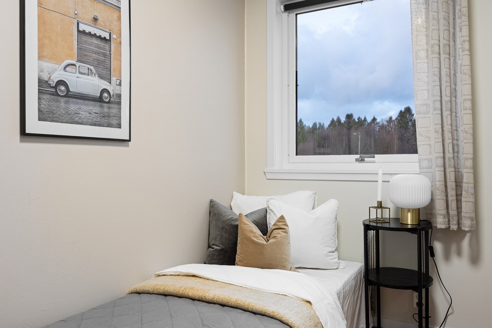 Begge rommene er innredet med garderobeskap. Galleribilde