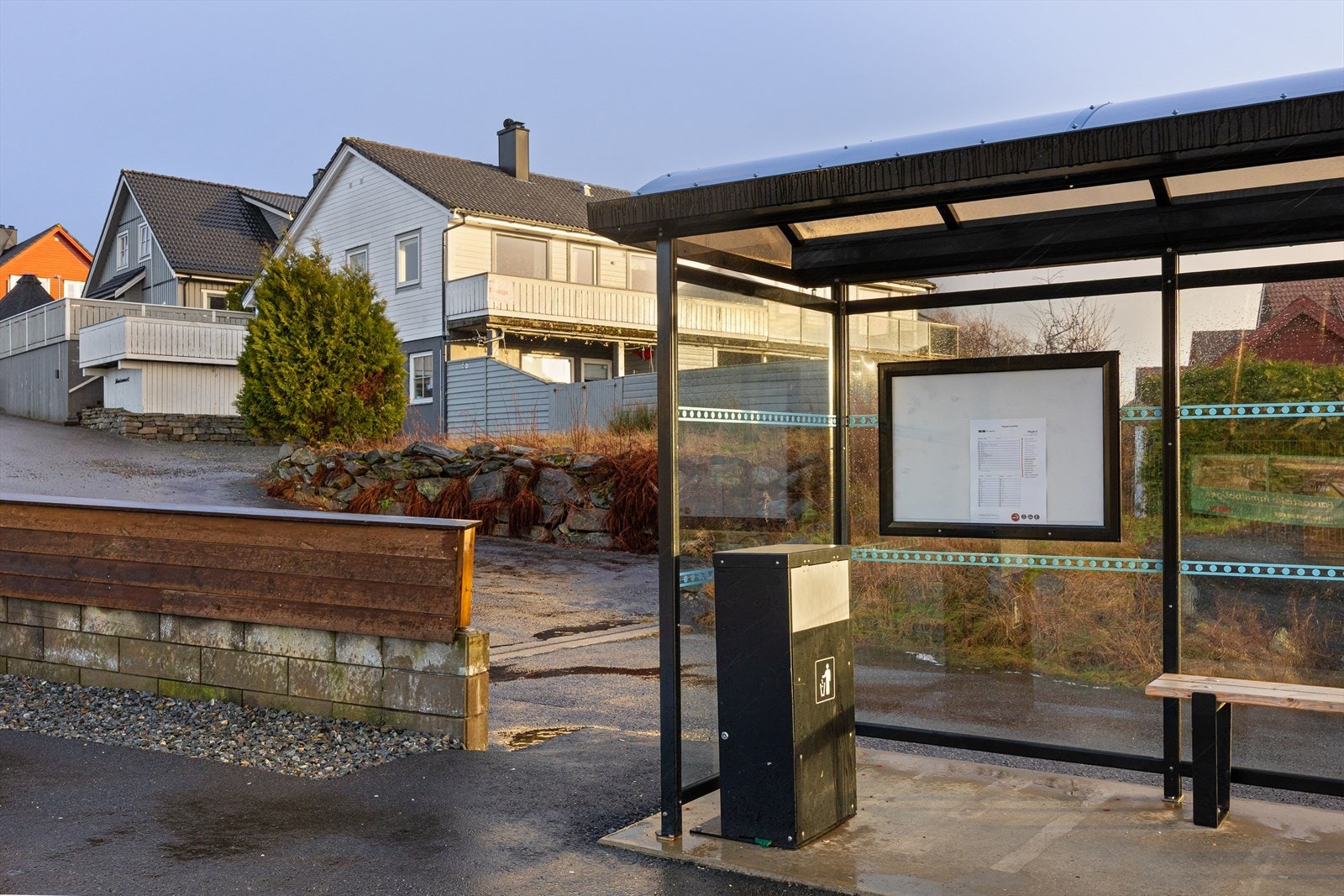 Busstopp 1 minutt unna boligen! Galleribilde