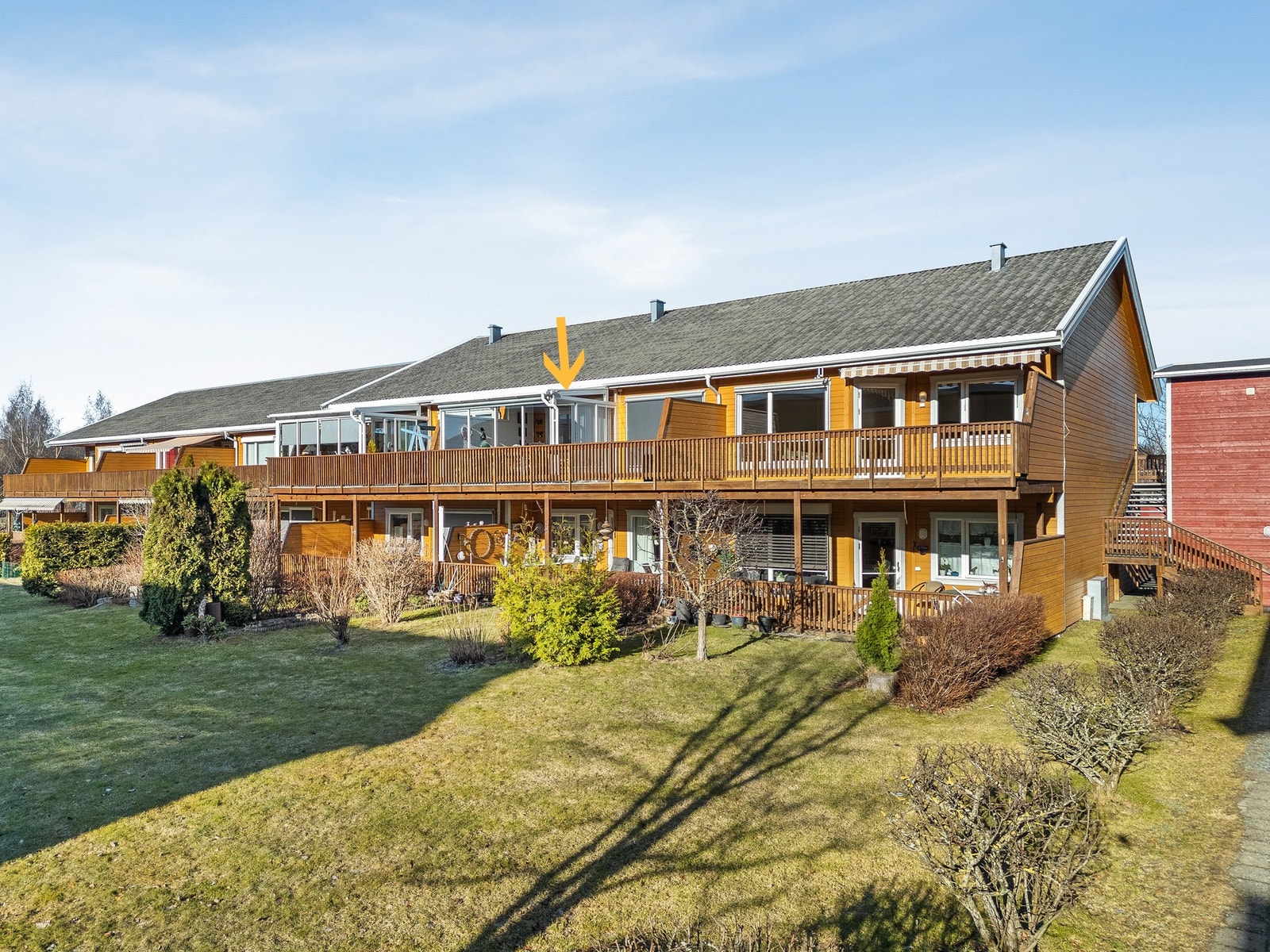 Leiligheten ligger mot et skjermet tun. Innglasset terrasse. Galleribilde