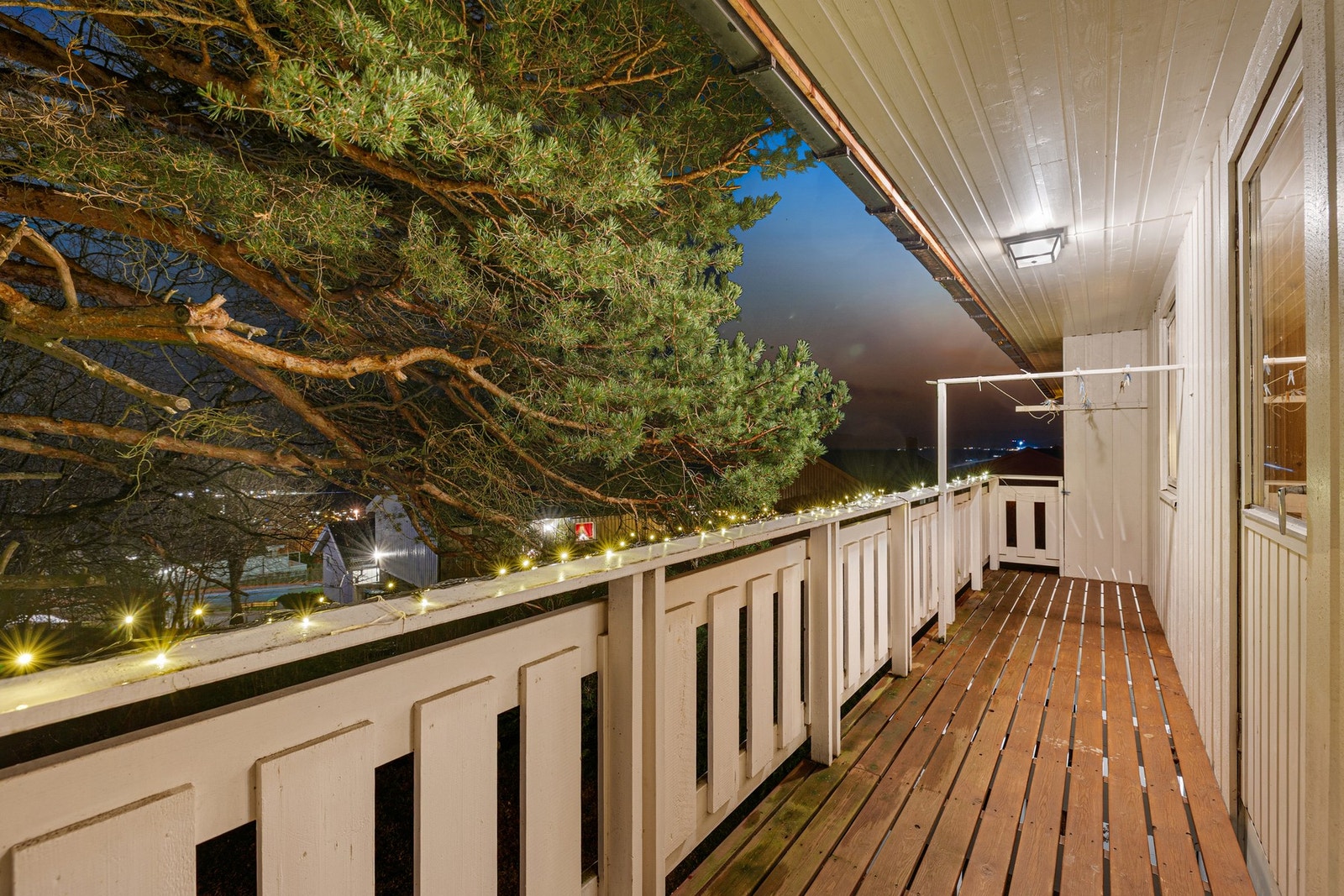 Balkong på 8,5 kvm med utgang fra soverom. Galleribilde